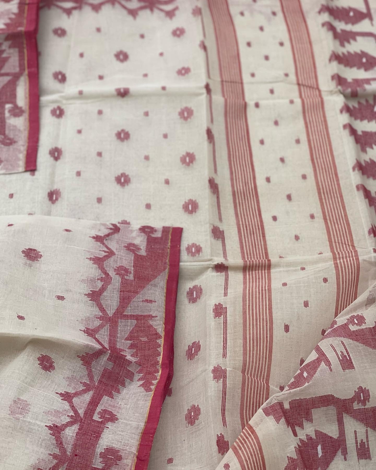 Dhakai Tant Weave Cotton Jamdani Saree