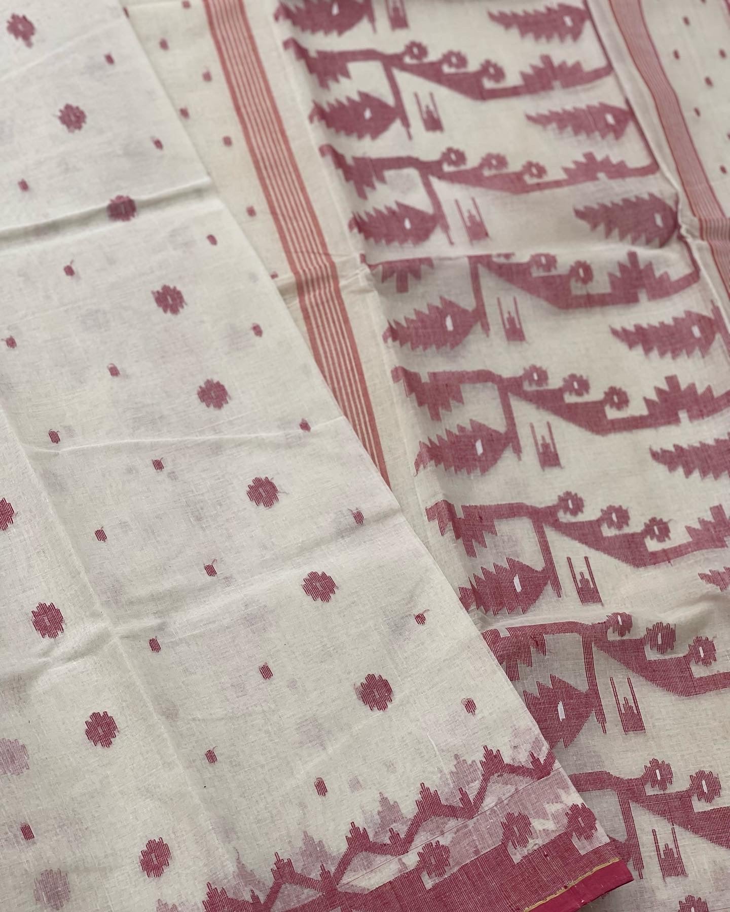 Dhakai Tant Weave Cotton Jamdani Saree