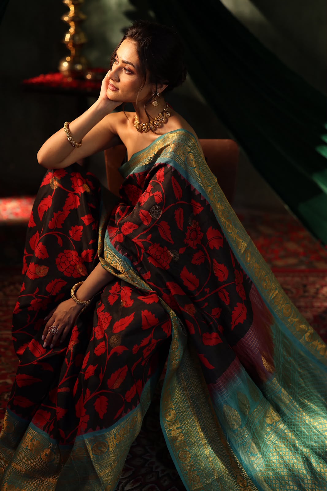 Hand-Drawn and Hand-Painted Penkalamkari on Kuttu kanchi turning border Gadwal silk