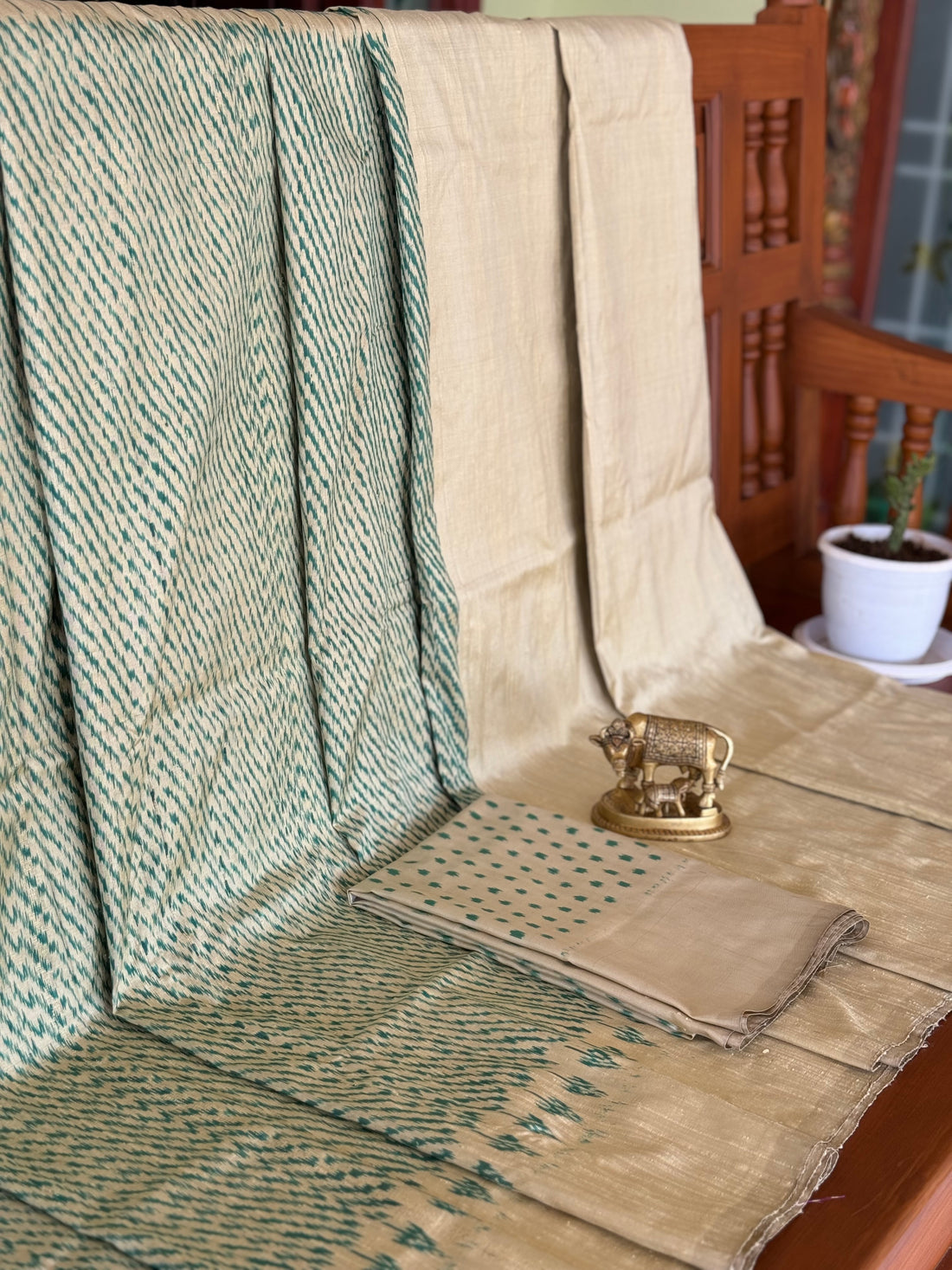 handwoven tie dyed lehariya pattern raw silk ikkat saree