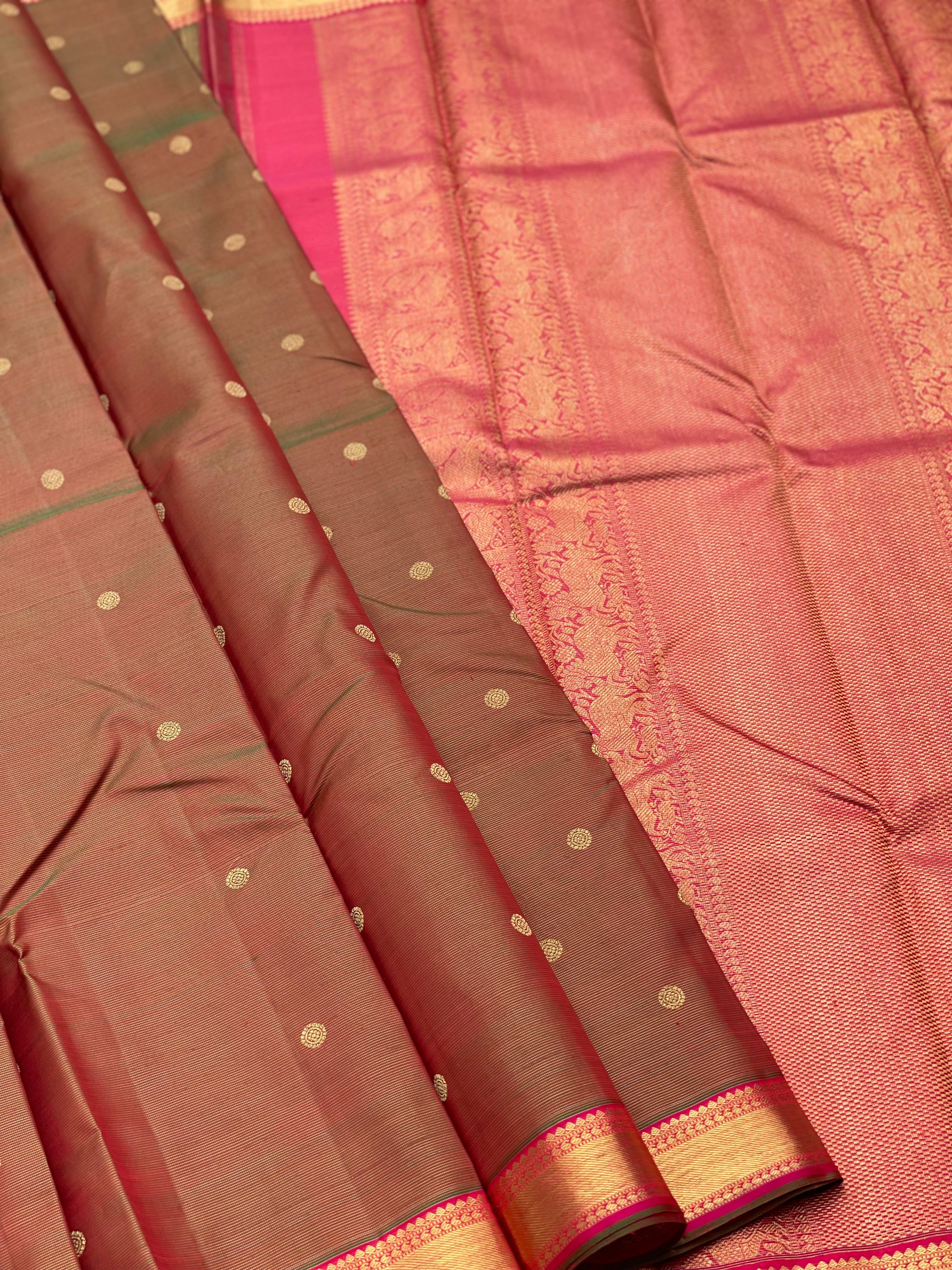 Vairaoosi Kanchivaram silk Saree in Maanthulir Shade