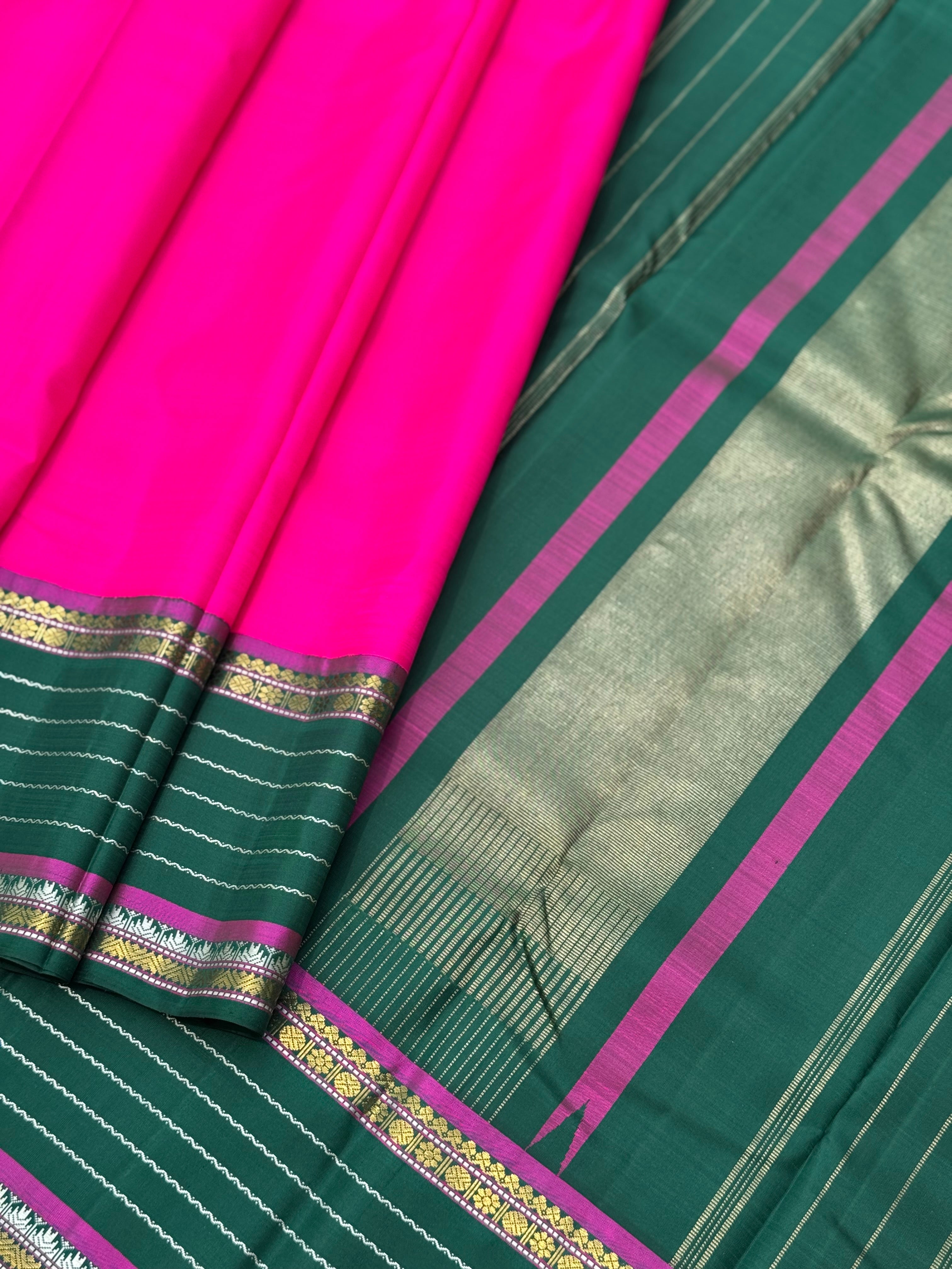 The masterfully crafted neli veldhari Kanchivaram silk saree features subtle pattu rose pink