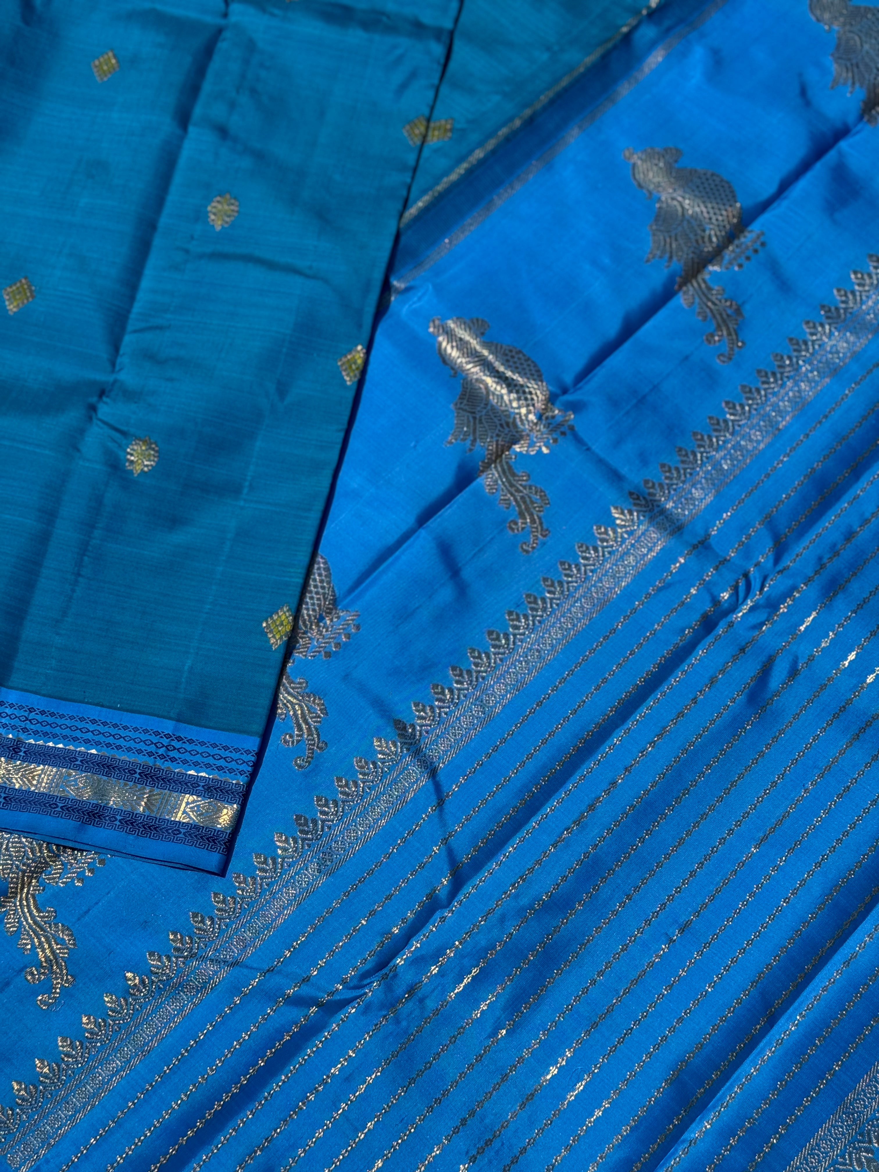 A deep blue meenpettu border kanchivaram silk with a classic kili pallu