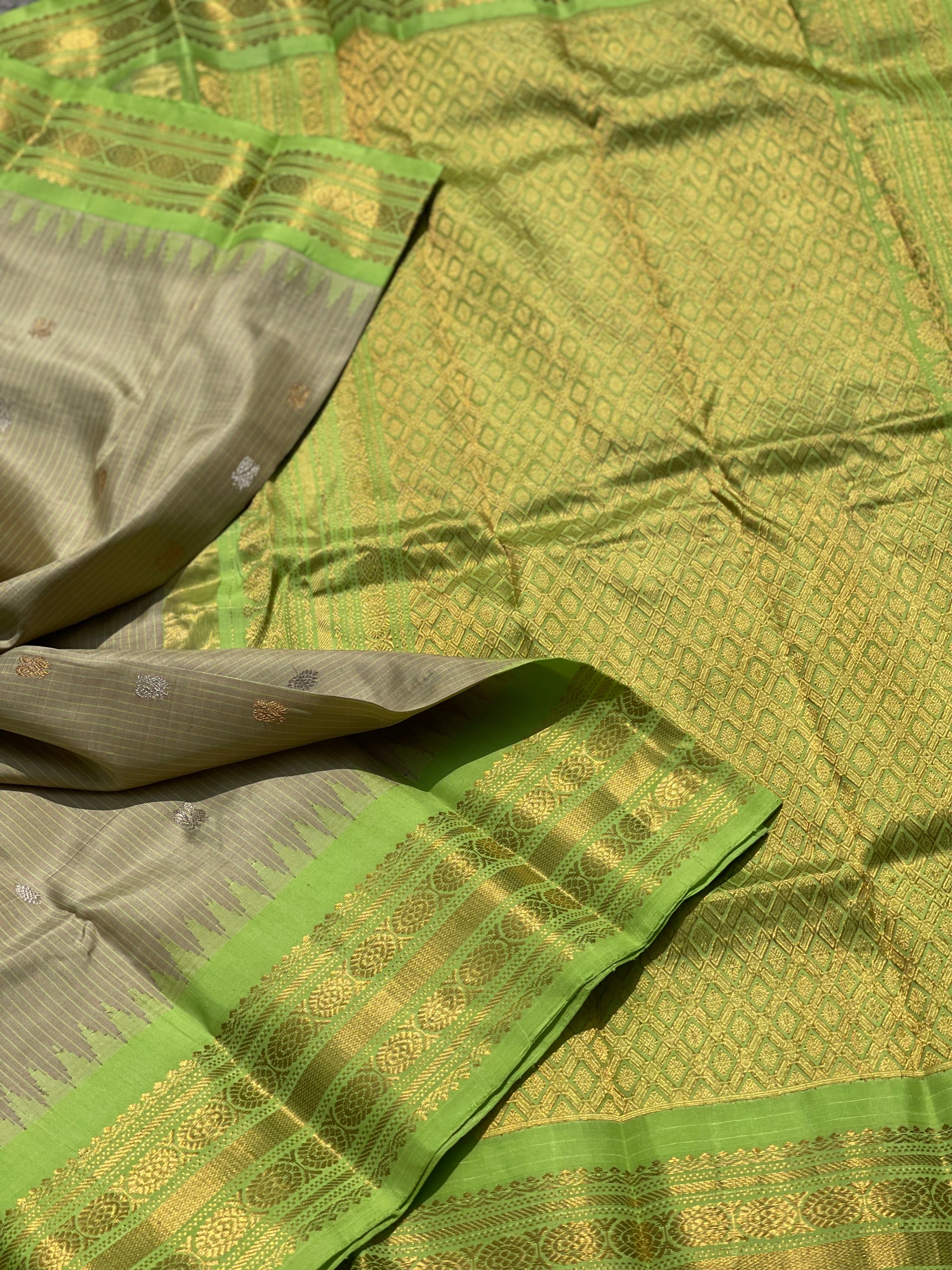 A Stunner Metallic with fern green Gadwal Silk Saree with Kuttu border