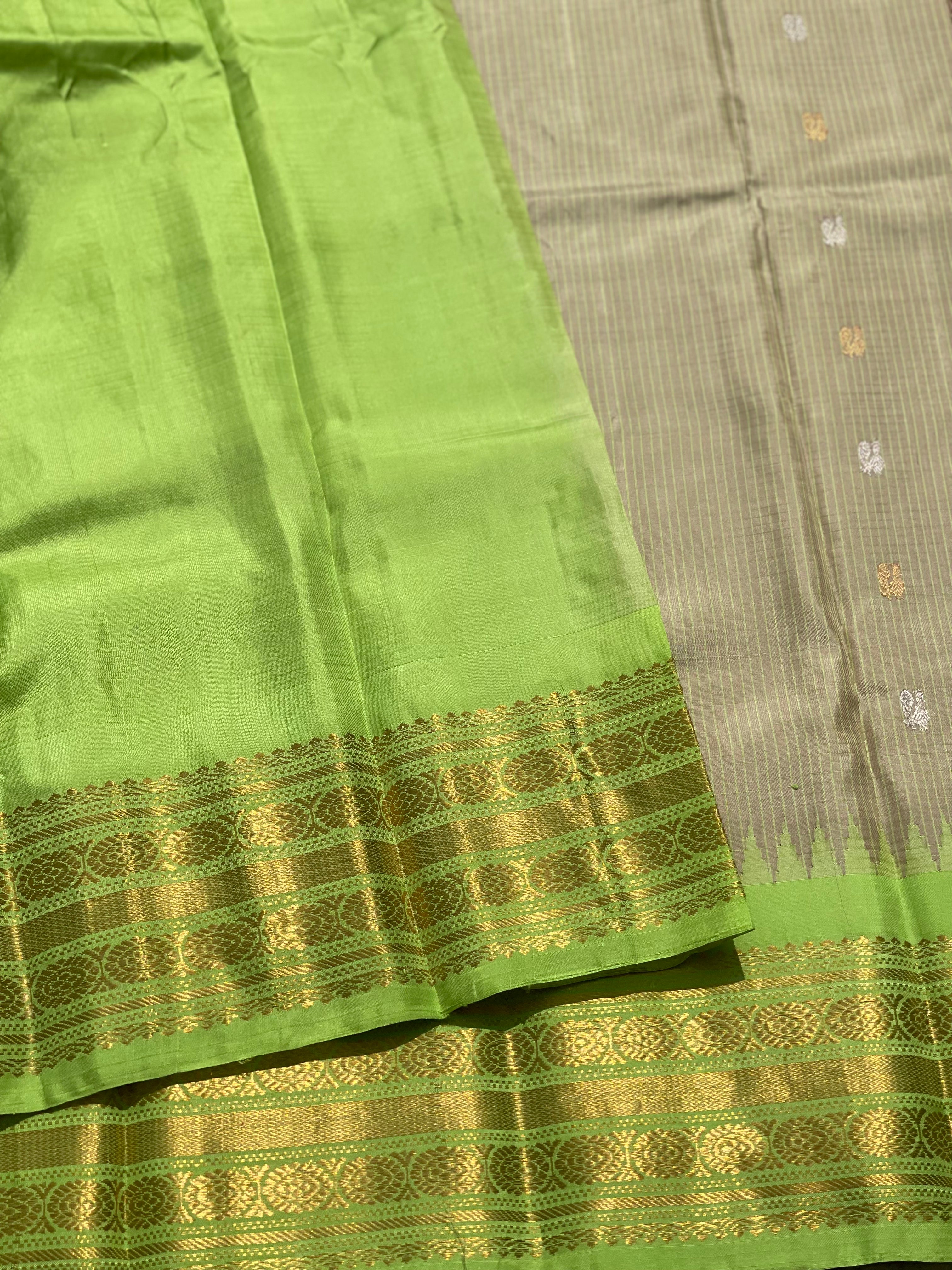 A Stunner Metallic with fern green Gadwal Silk Saree with Kuttu border