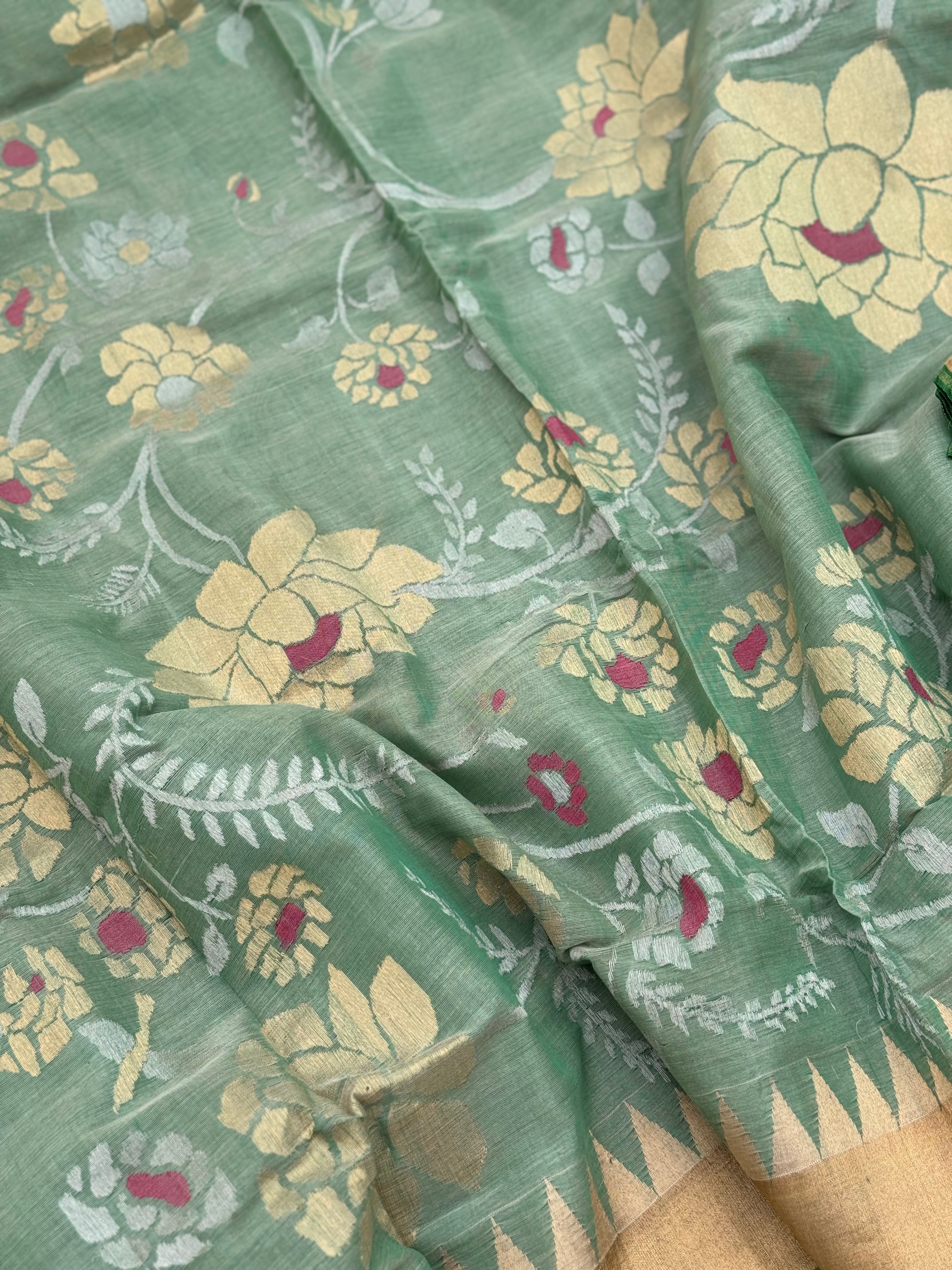 A gorgeous handspun ponduru Khadhi jamdani cotton saree in pastel green