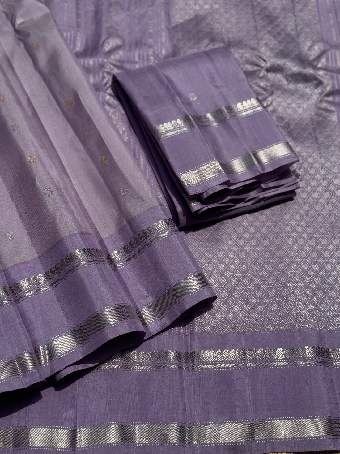 A gorgeous handwoven gadwal silk saree in lilac shade with gorgeous silver border