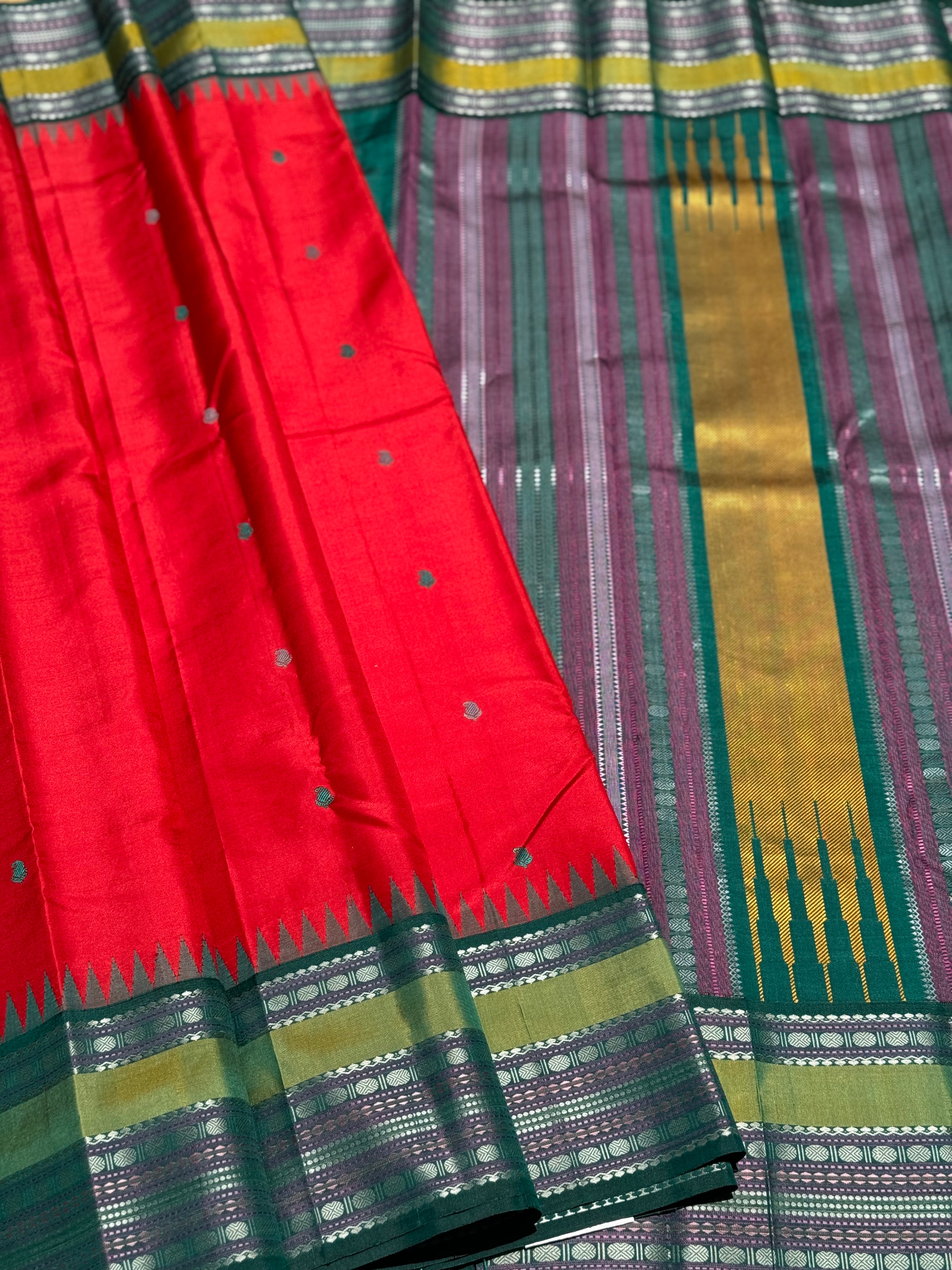 The stunner tomato red with green shade korvai kanchivaram silk saree with thread work korvai
