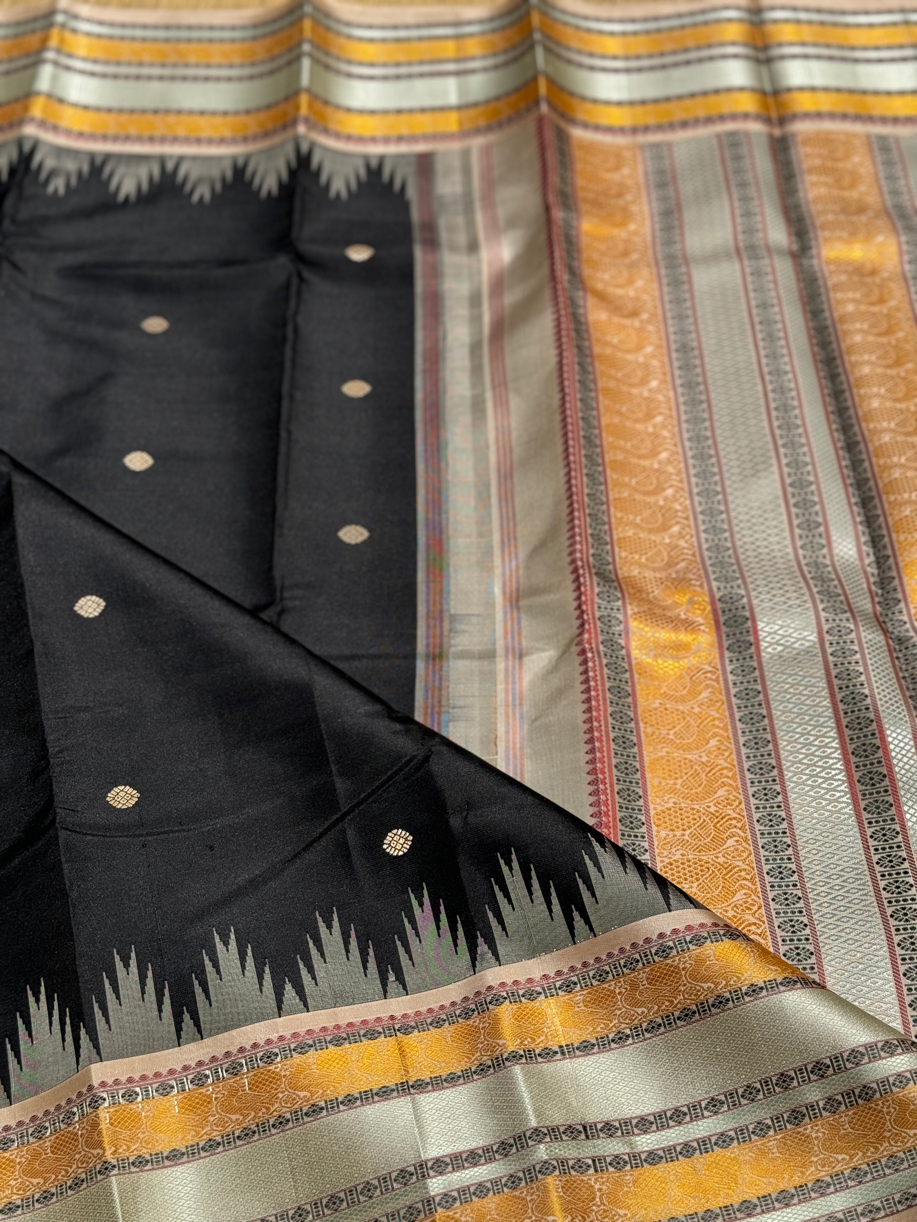 The No Zari stark black beauty with offwhite korvai kanchivaram silk saree