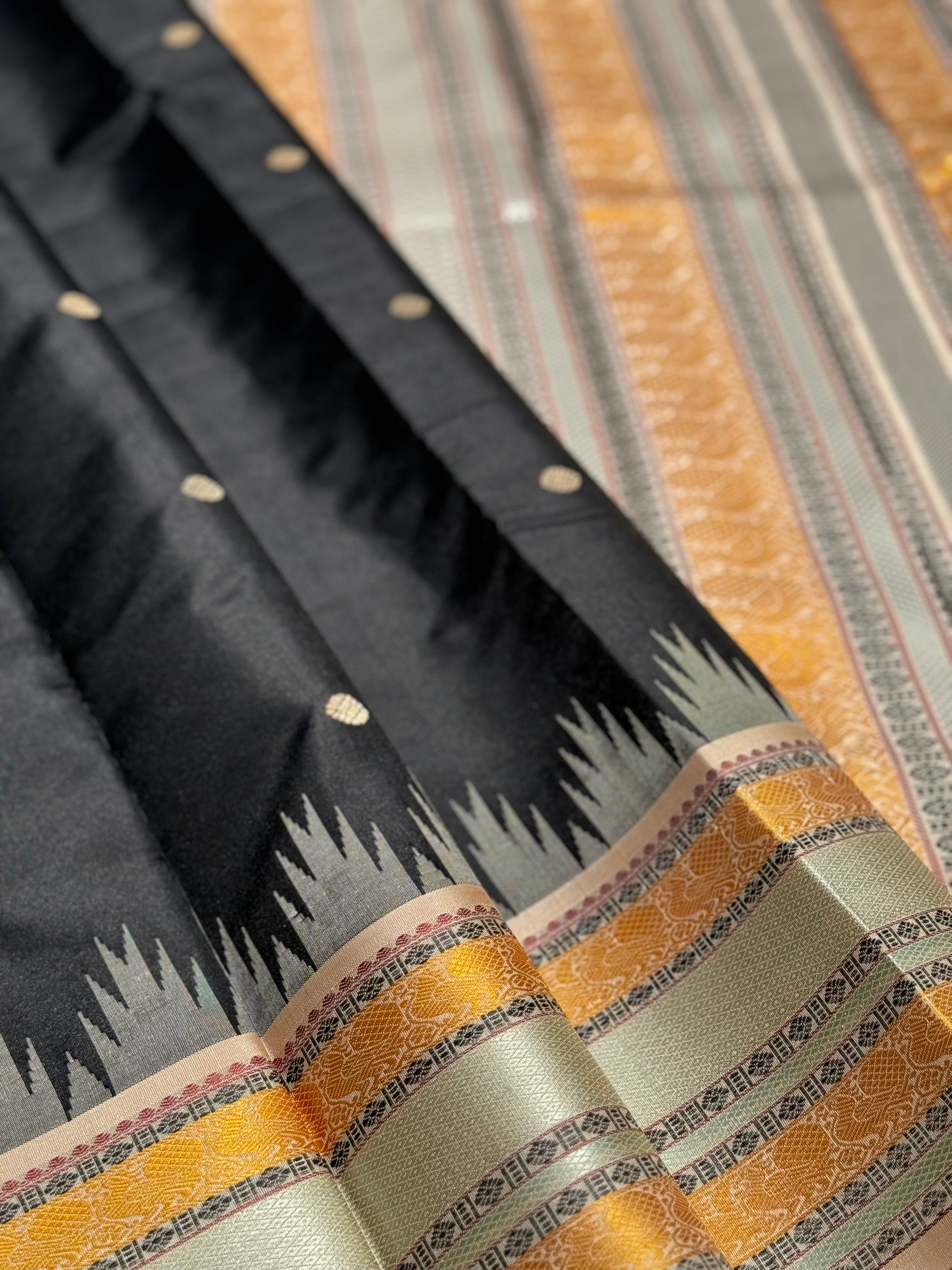 The No Zari stark black beauty with offwhite korvai kanchivaram silk saree