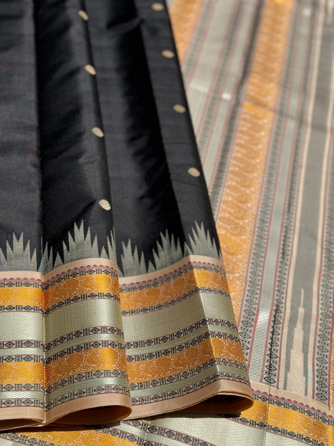 The No Zari stark black beauty with offwhite korvai kanchivaram silk saree