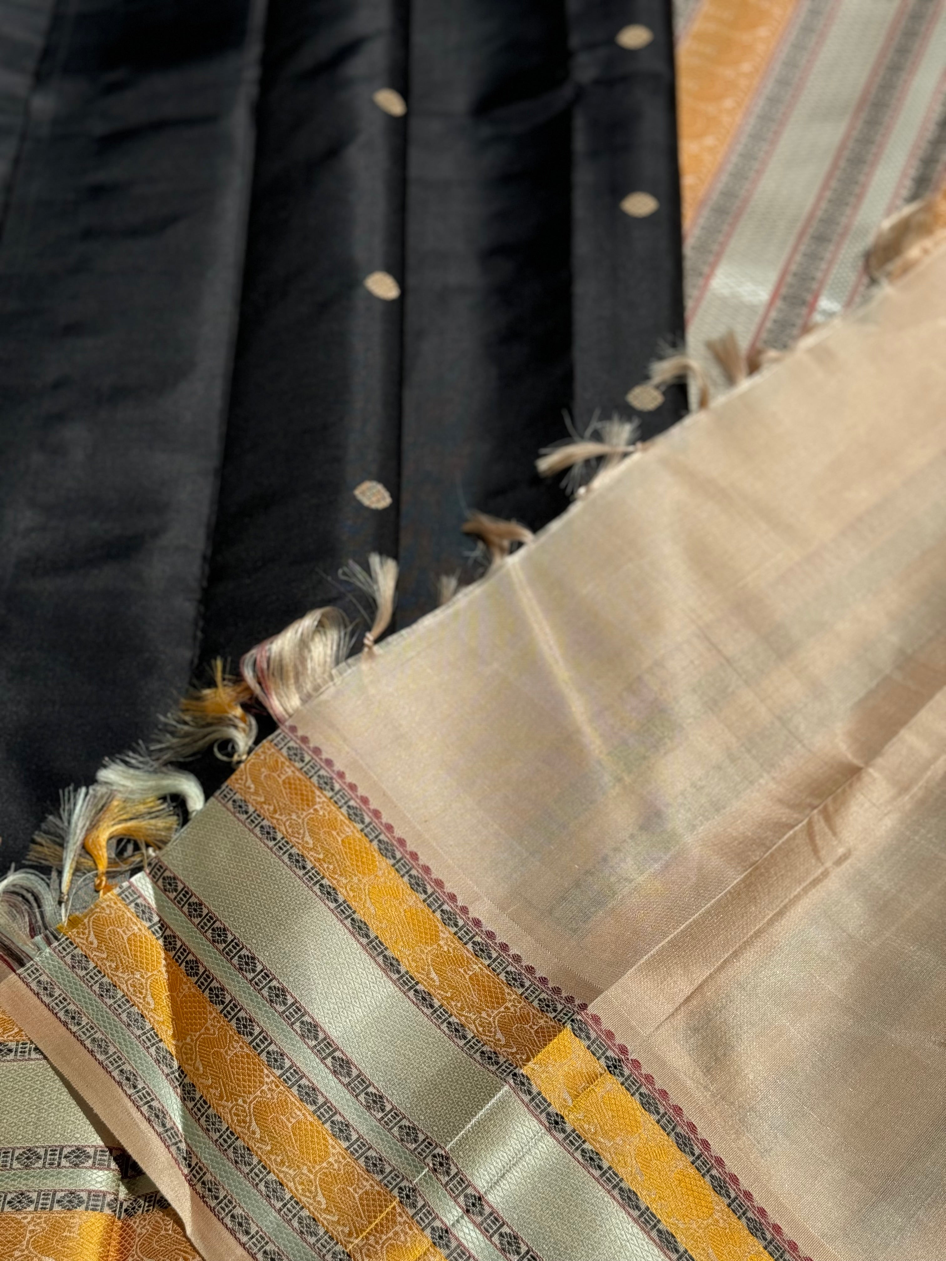 The No Zari stark black beauty with offwhite korvai kanchivaram silk saree
