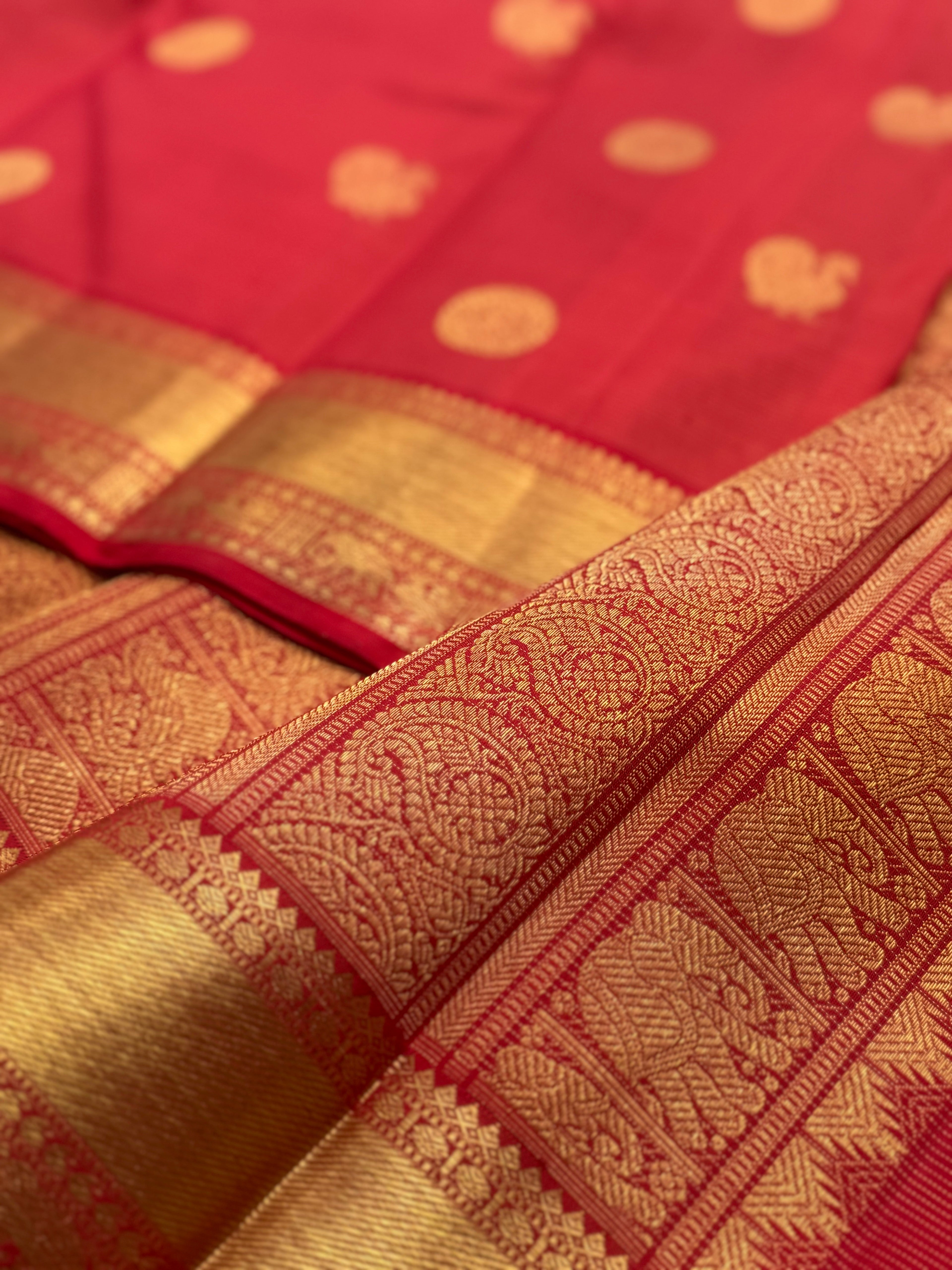 The gorgeous masterpiece woven bridal red vairaoosi kanchivaram silk Saree