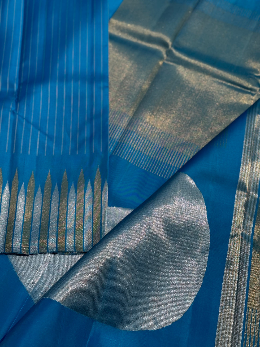 An exquisite ettukol weave kanchivaram masterpiece in cerulean blue