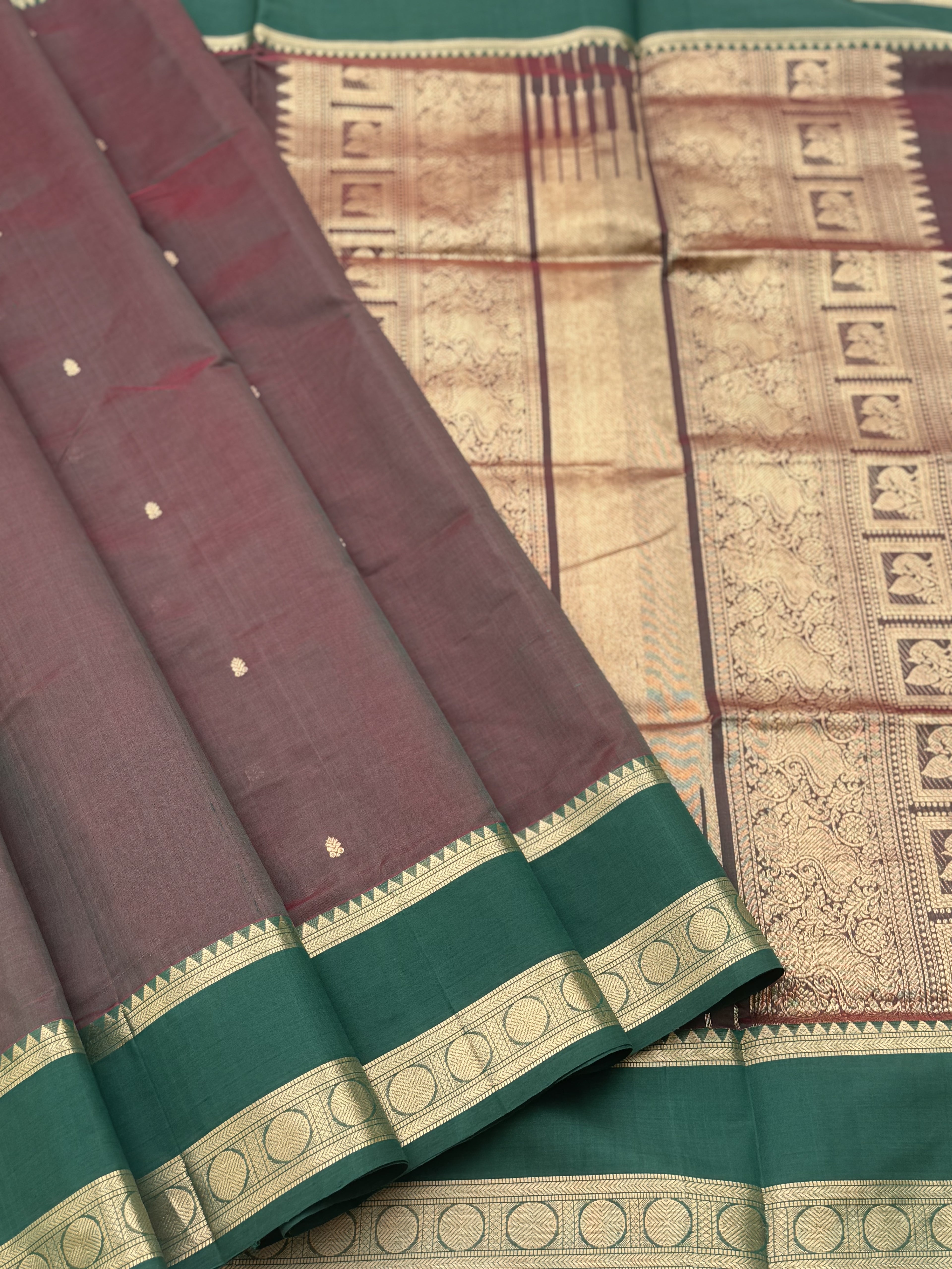 A gorgeous manthulir shade with arakku handwoven Kanchi silk cotton saree