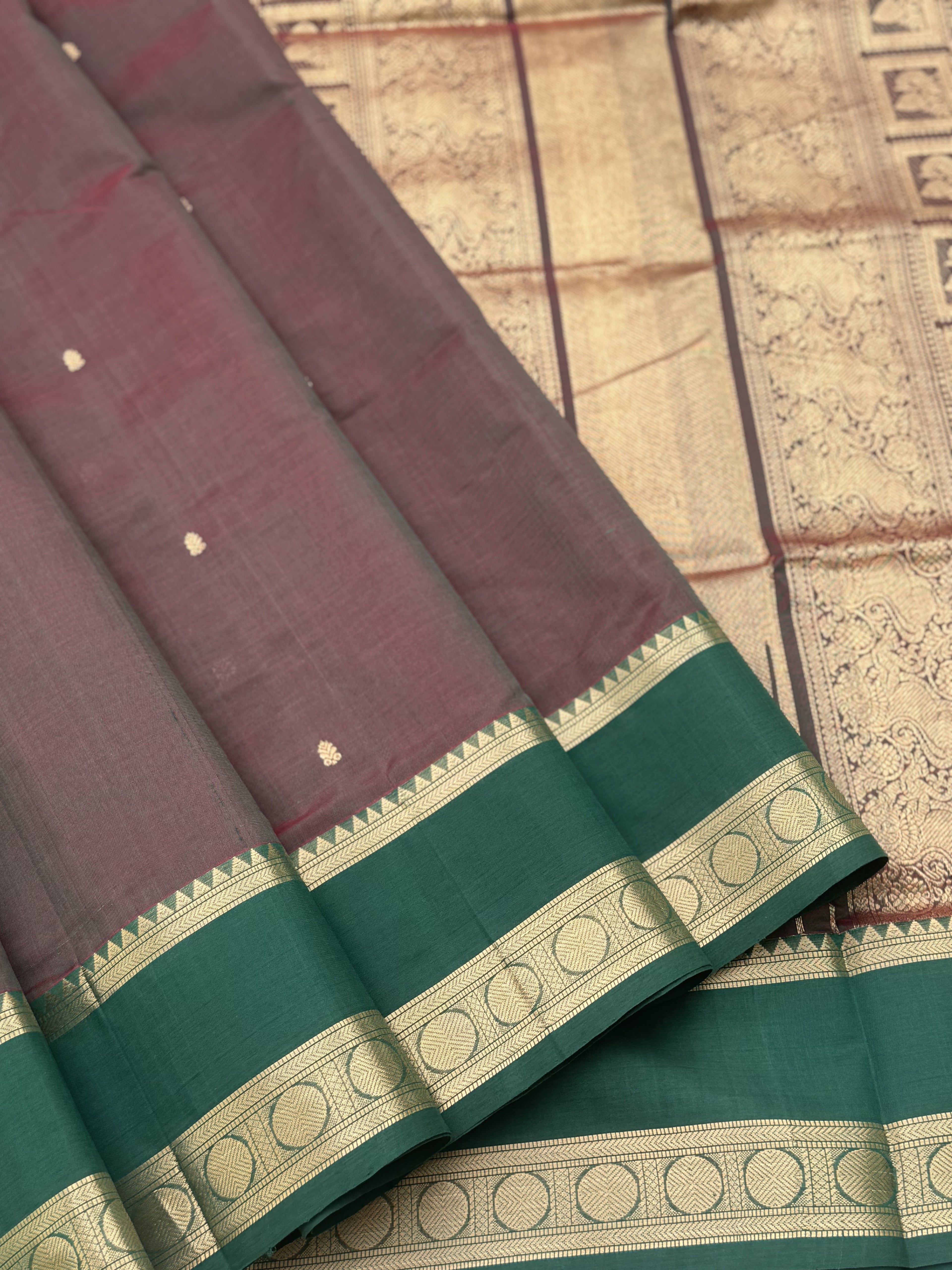 A gorgeous manthulir shade with arakku handwoven Kanchi silk cotton saree