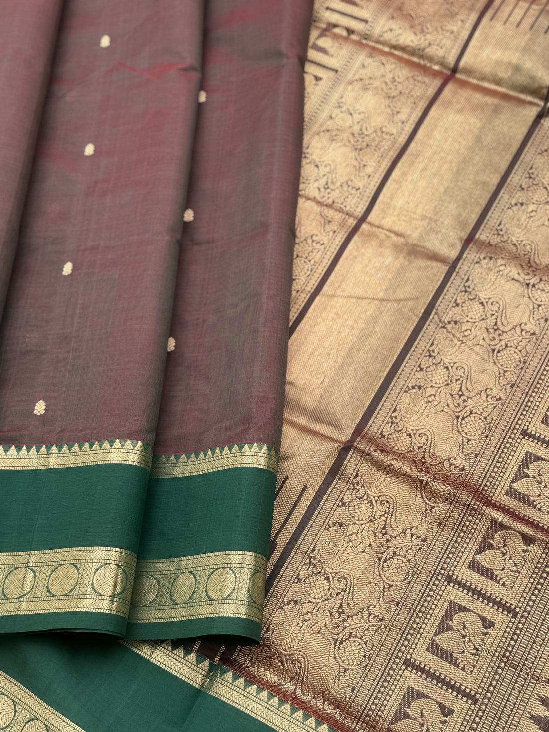 A gorgeous manthulir shade with arakku handwoven Kanchi silk cotton saree