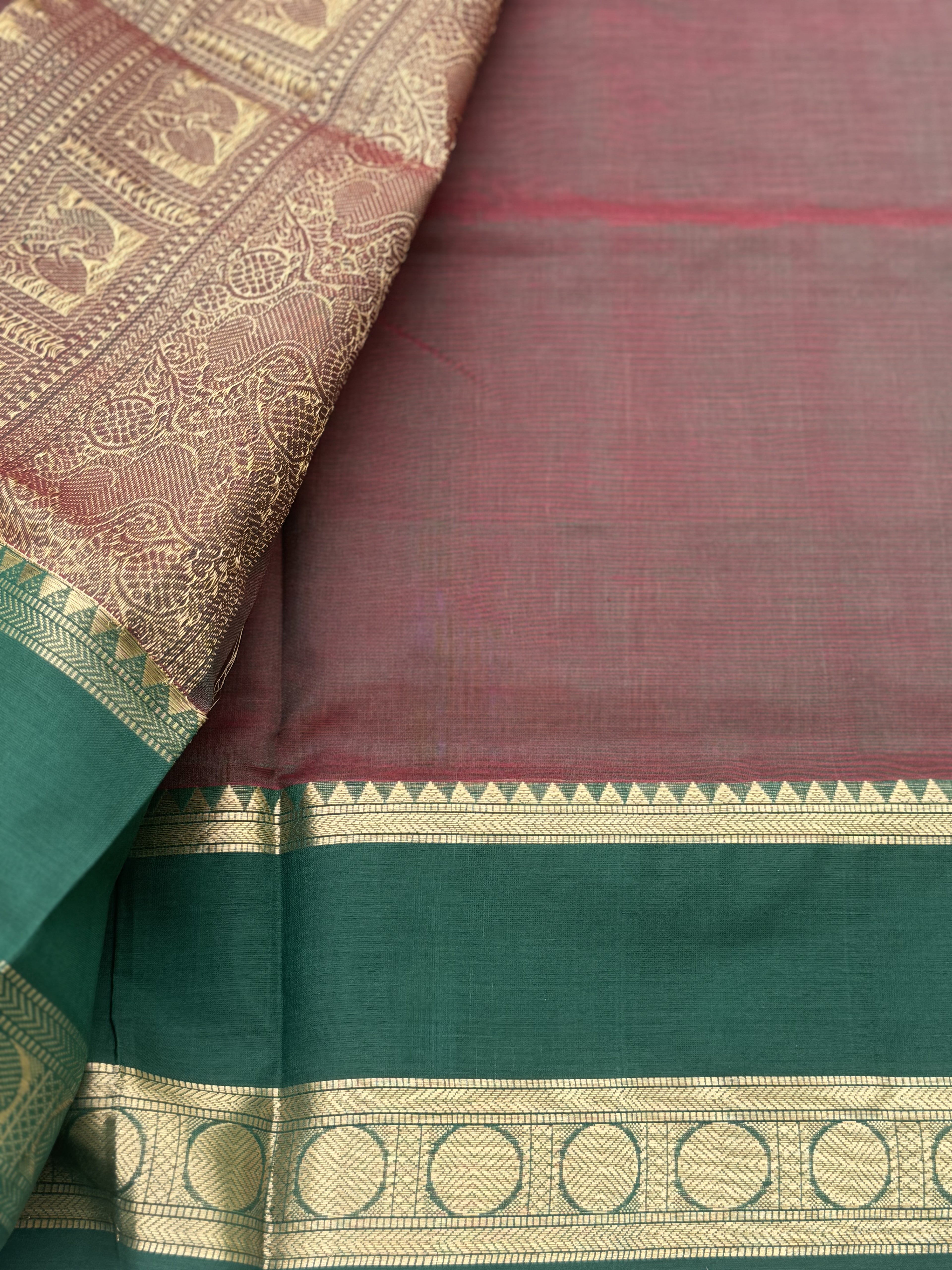 A gorgeous manthulir shade with arakku handwoven Kanchi silk cotton saree