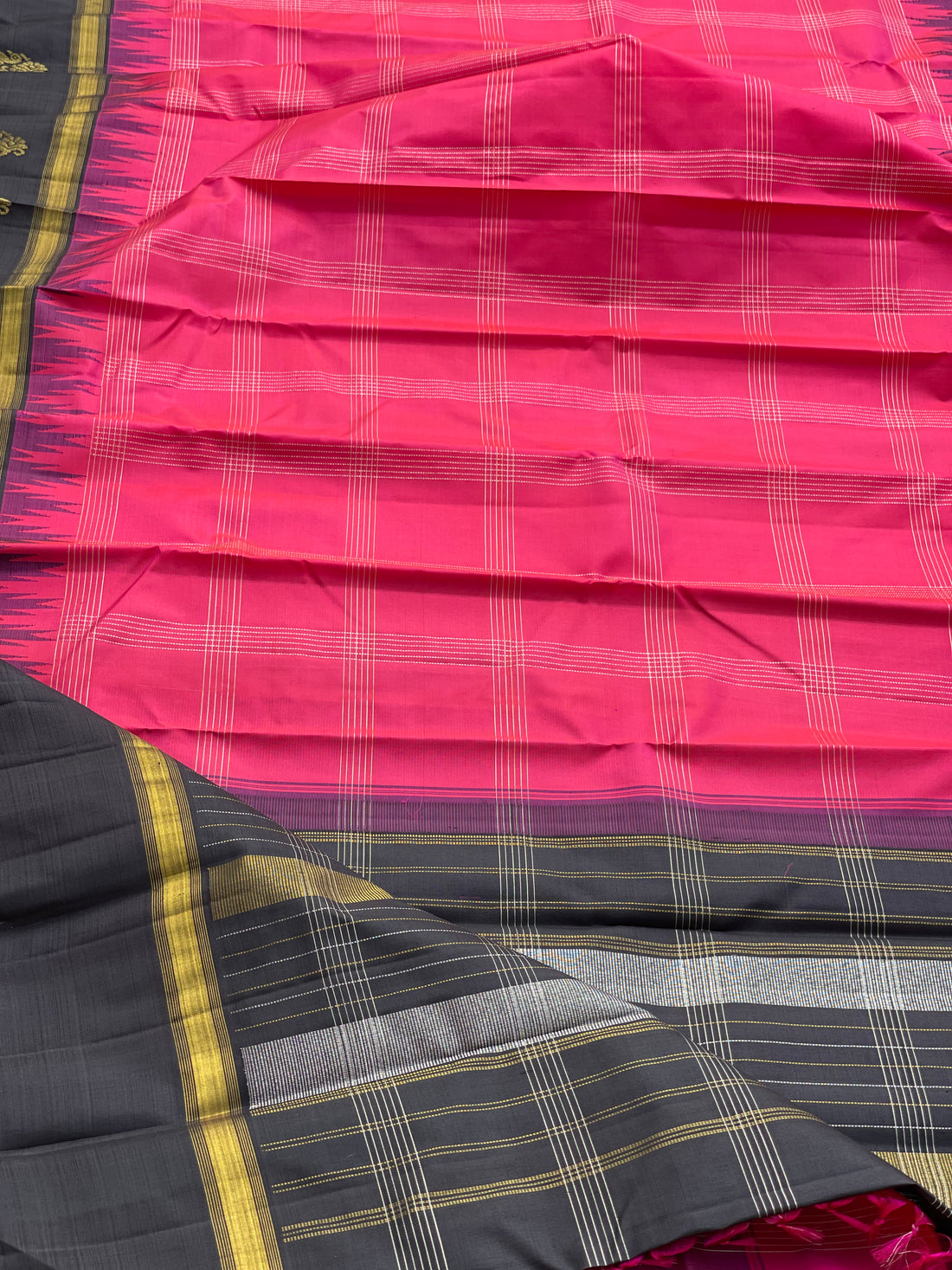 Black with Fuchsia pink Korvai silk kanchivaram saree