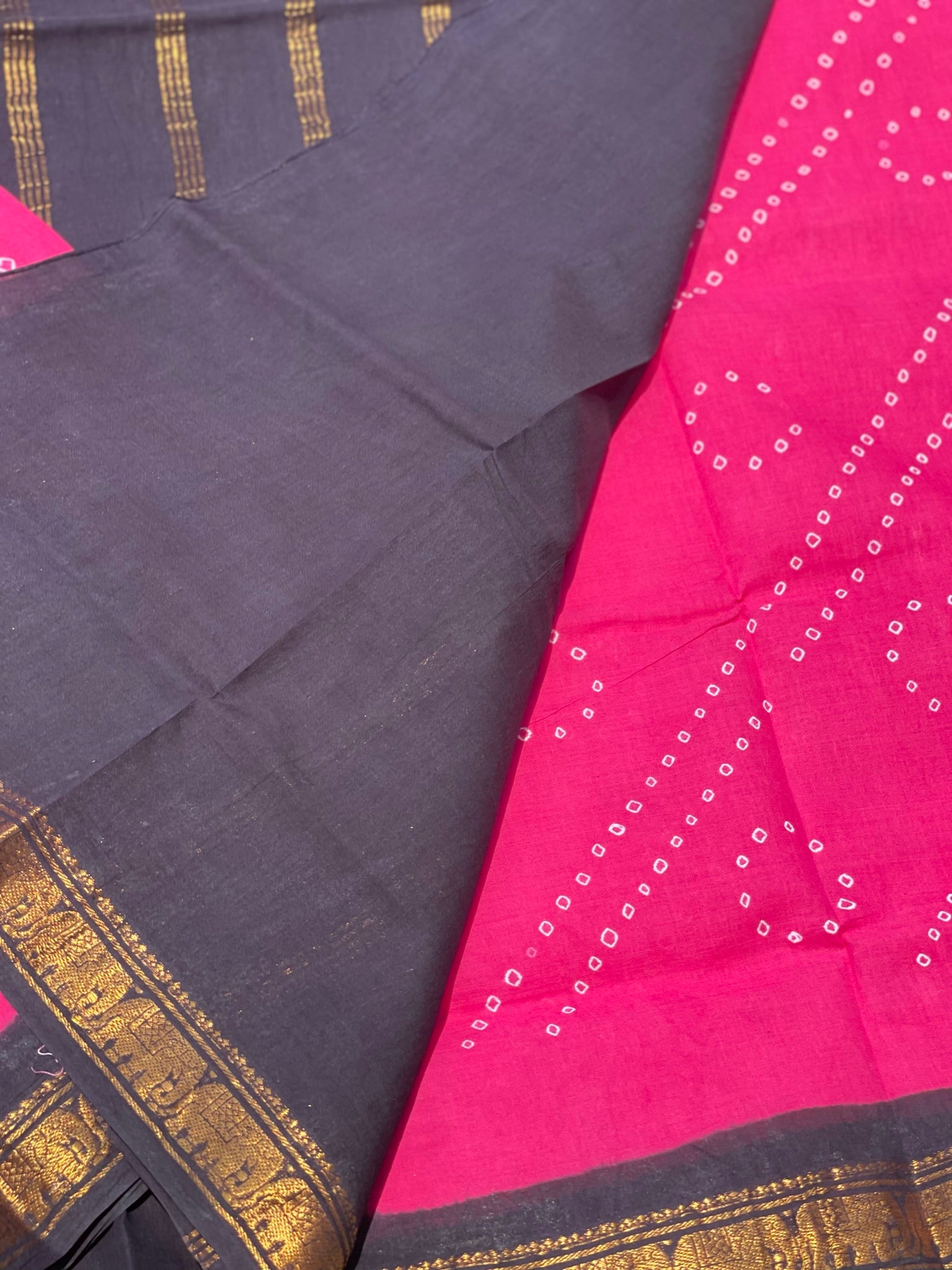Handkotted And Tie Dyed Madurai Kaikattu Sungudi Cotton