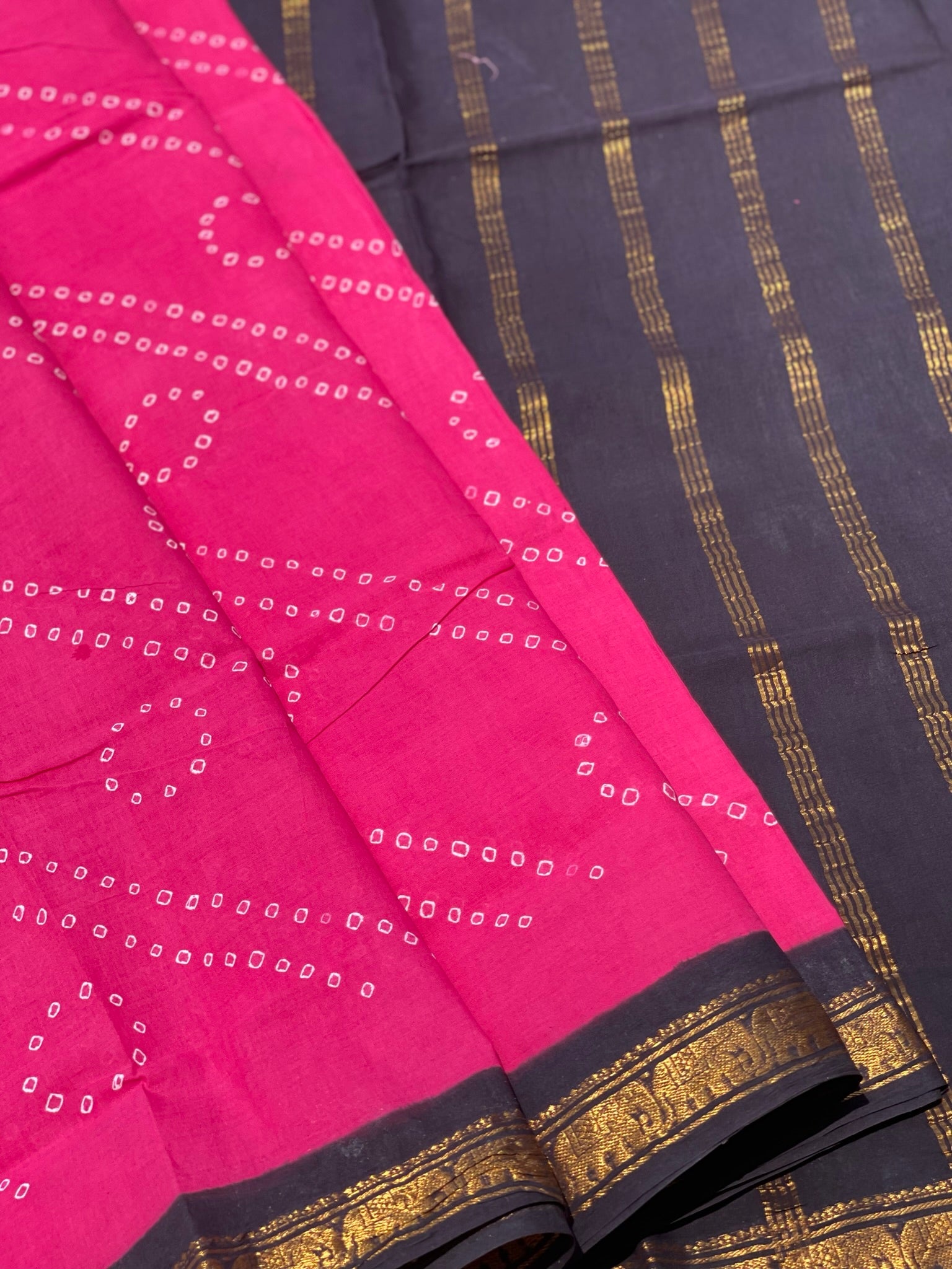 Handkotted And Tie Dyed Madurai Kaikattu Sungudi Cotton