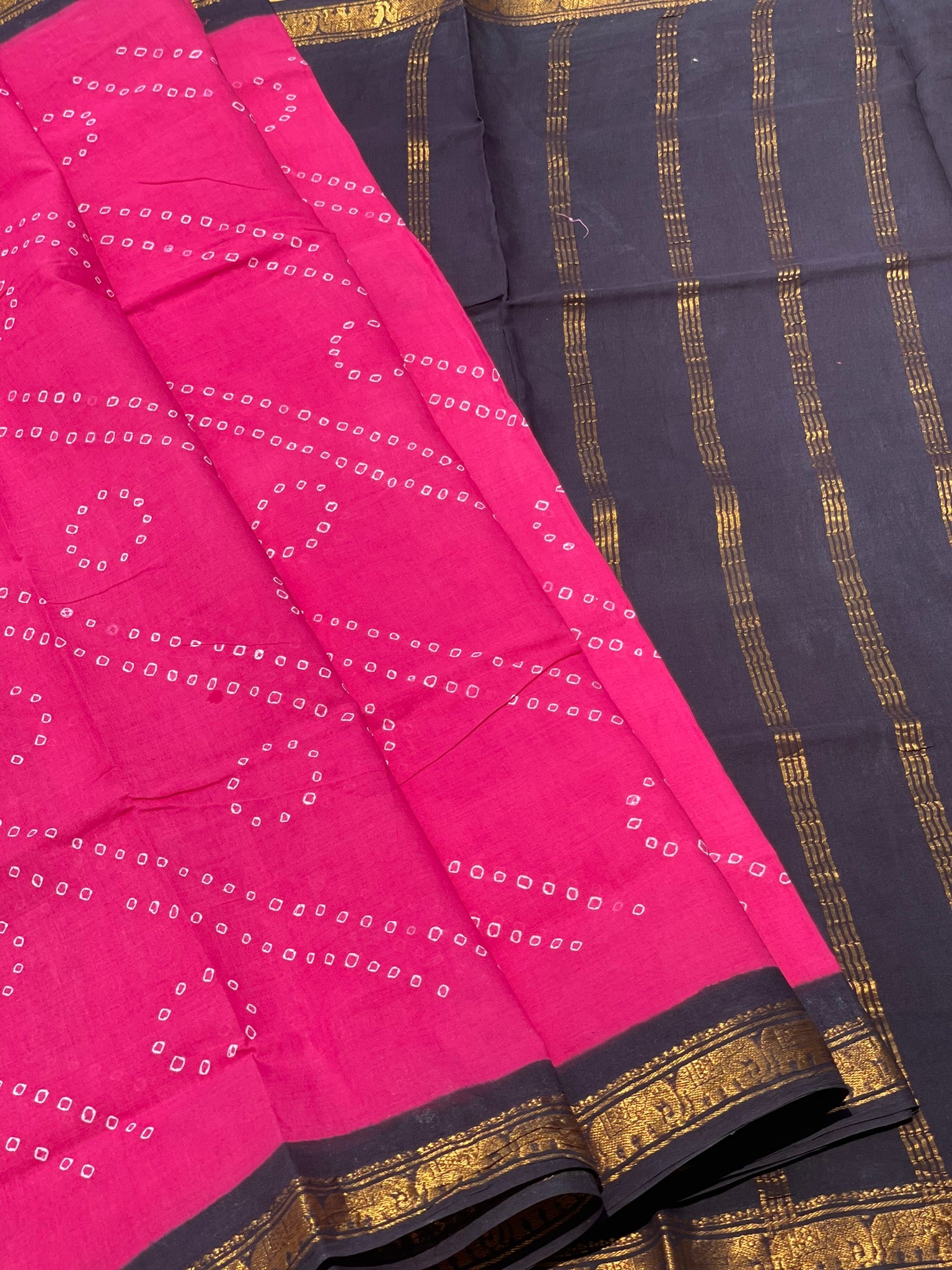 Handkotted And Tie Dyed Madurai Kaikattu Sungudi Cotton
