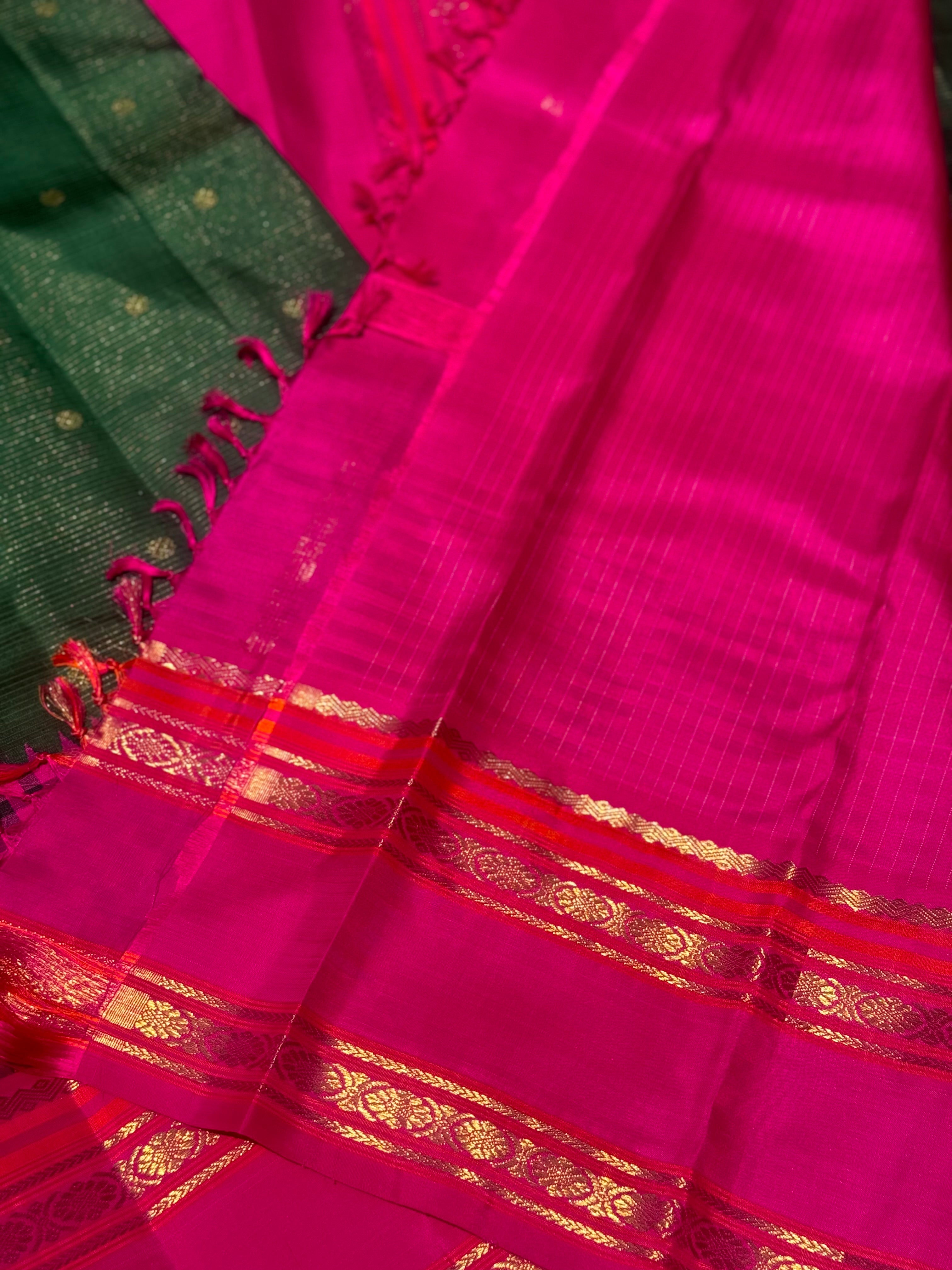 PARAMPARA Kanchivaram silk saree in bottlegreen with pink shade
