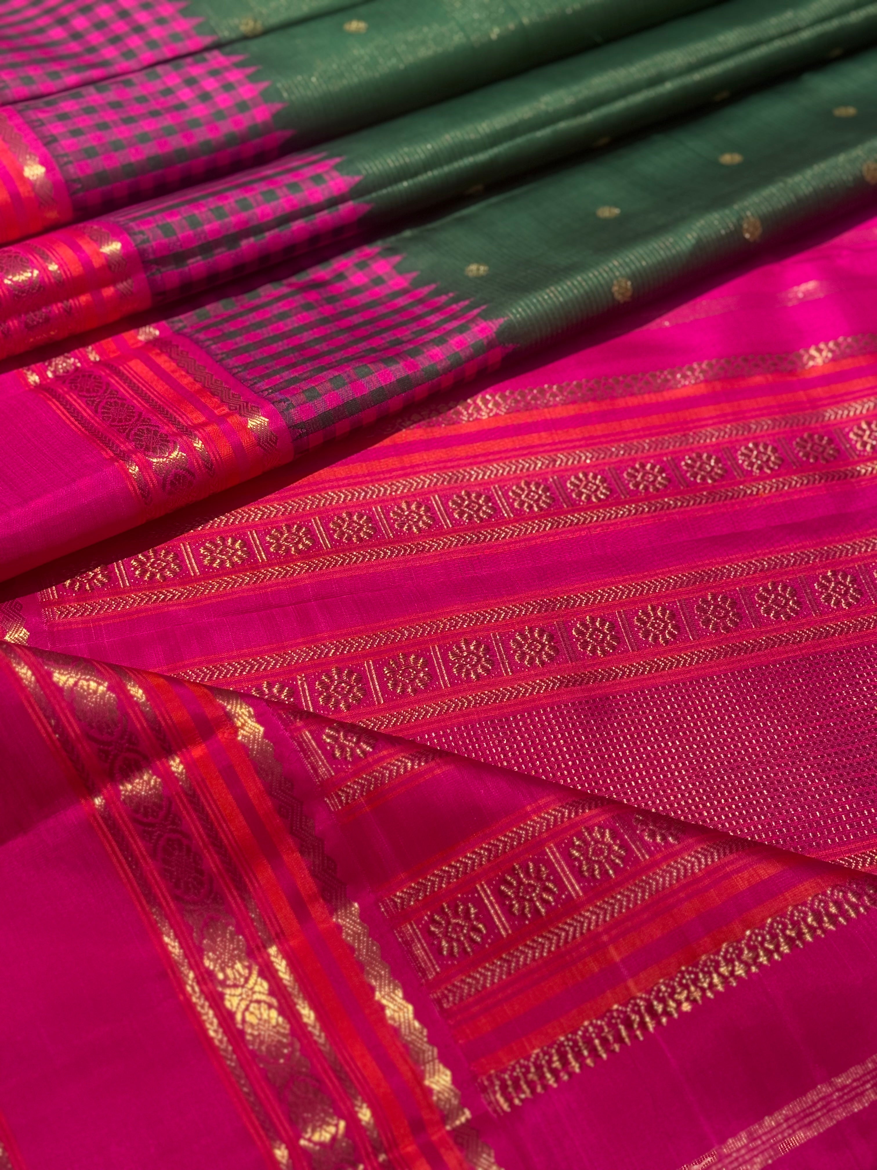 PARAMPARA Kanchivaram silk saree in bottlegreen with pink shade