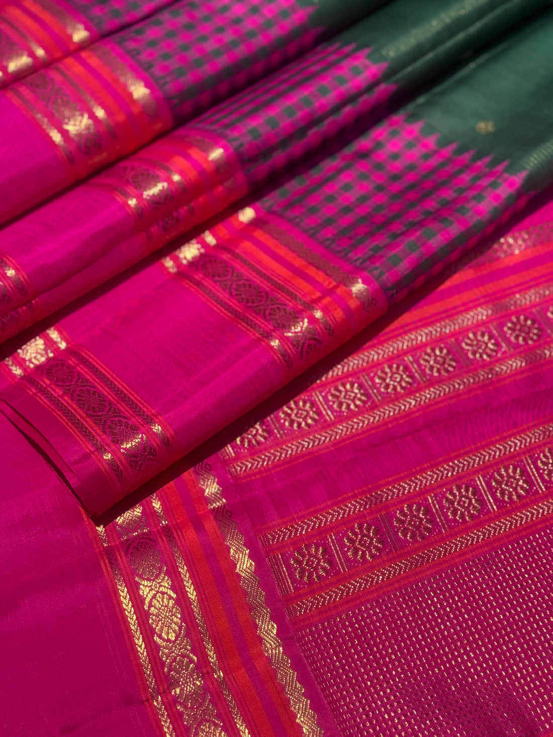 PARAMPARA Kanchivaram silk saree in bottlegreen with pink shade