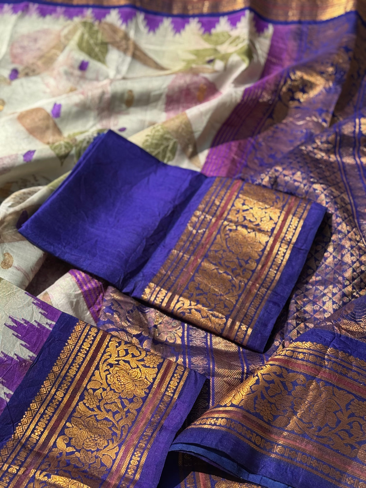 A gorgeous natural ecoprints done on ivory with violet kuttu gadwal silk saree (Copy)