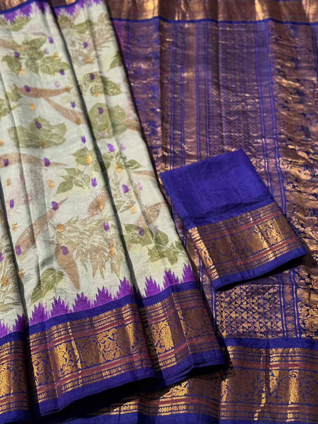 A gorgeous natural ecoprints done on ivory with violet kuttu gadwal silk saree (Copy)