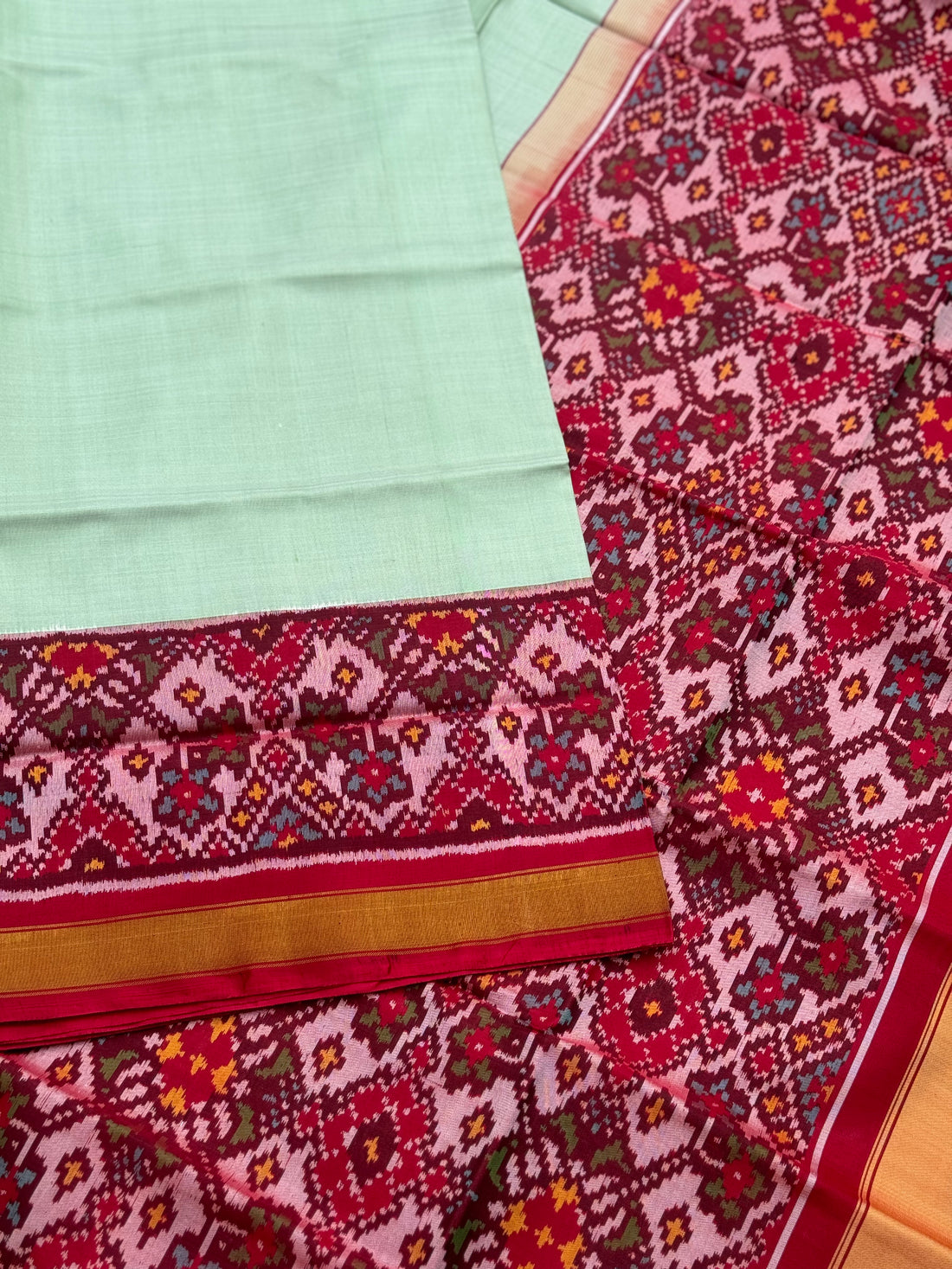 Cardamom green /Elaichi green Patola single ikkat silk saree