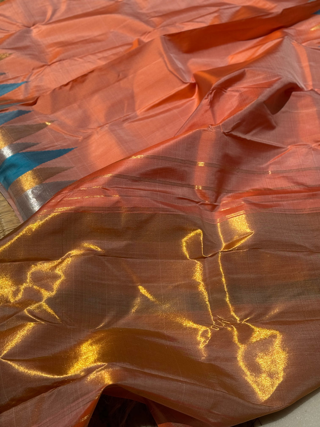 A handwoven salmon shade ettukol kanchivaram silk saree