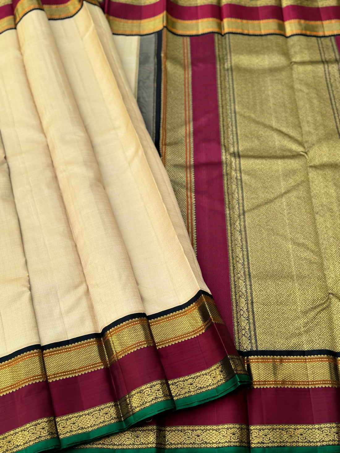A granduer pearlwhite with black zari muthu seer kanchivaram silk saree