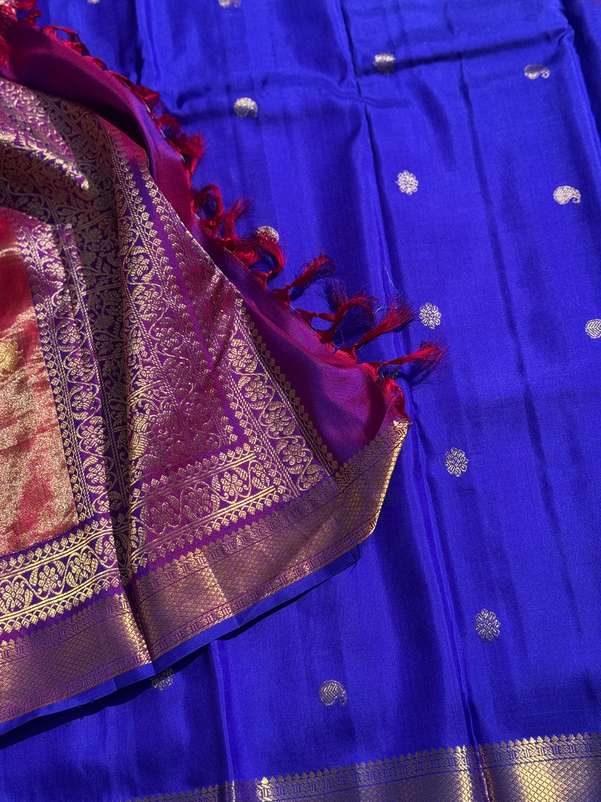 Handwoven checks kuttu gadwal silk saree with zari tissue pallu