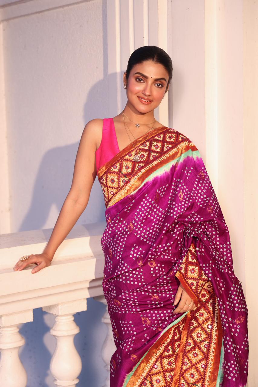 Intricate art piece blending Paithani Muniya with hand-knotted Bhandej and embellished with Kutch mirror work border