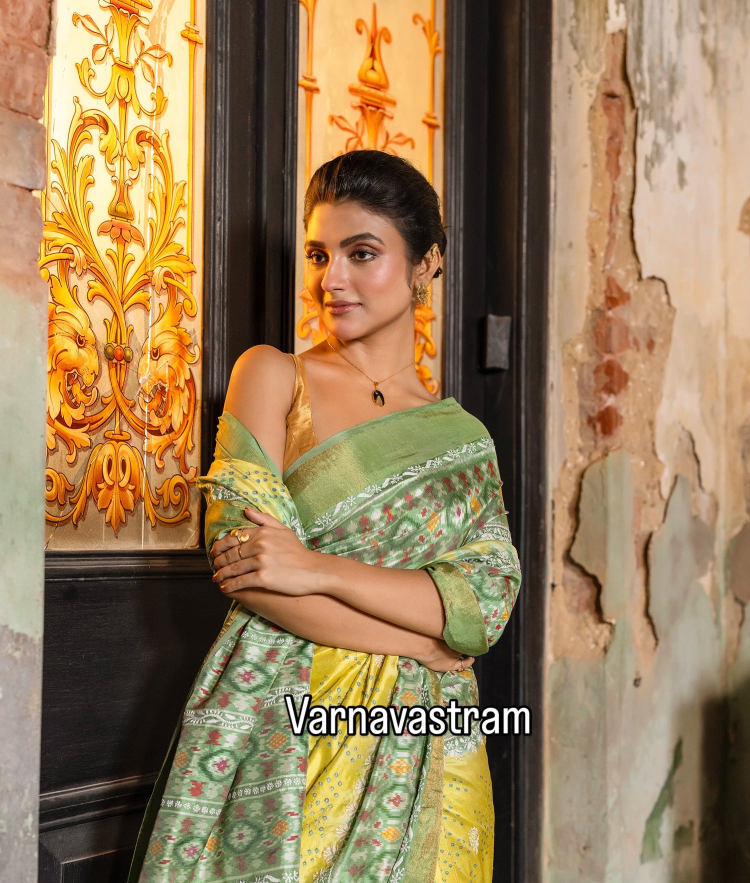 A mesmerising Bhandej inspired handwoven tie dyed ikkat silk SAREE with Bhandej inspired tie dyed patola ikkat weave