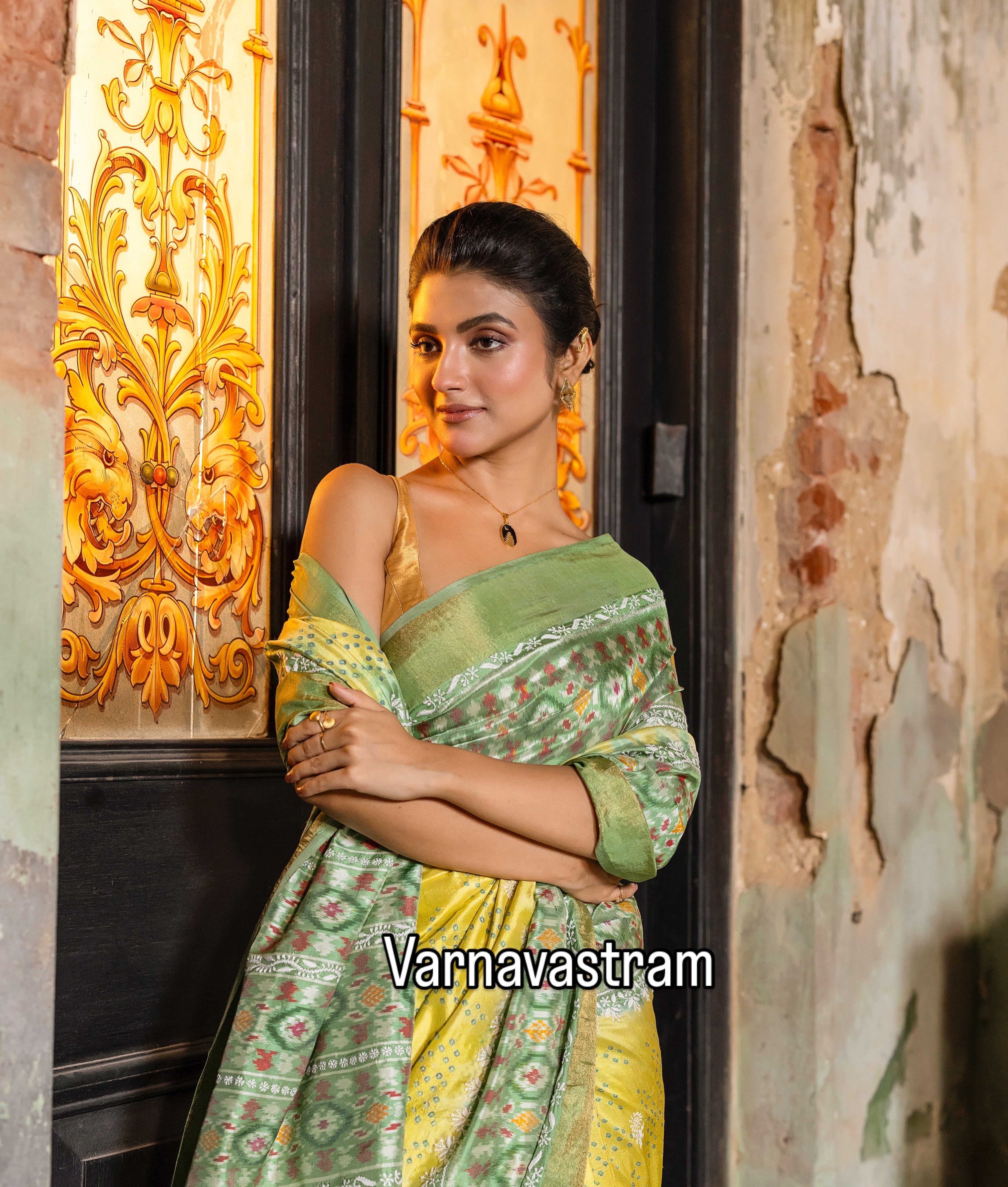 A mesmerising Bhandej inspired handwoven tie dyed ikkat silk SAREE with Bhandej inspired tie dyed patola ikkat weave