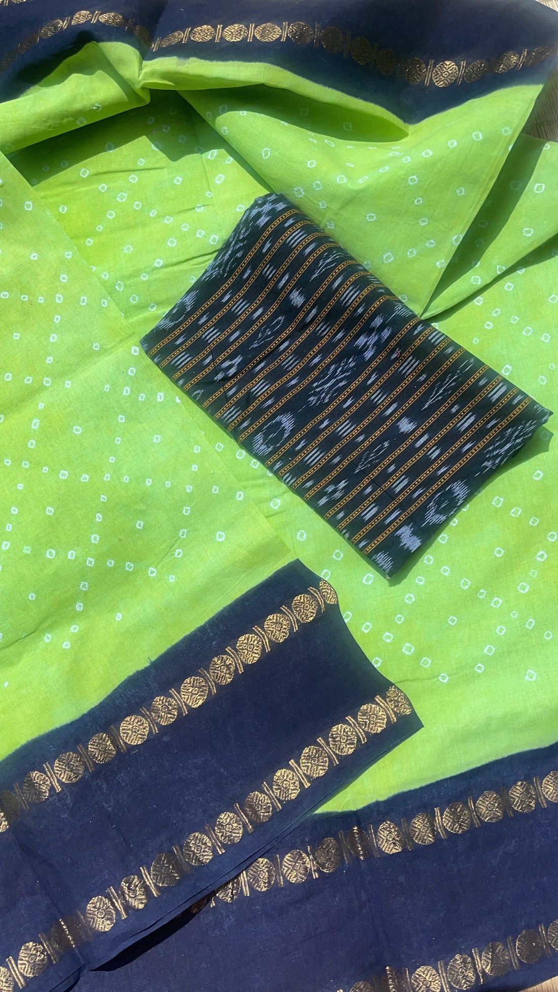 Handkotted And Tie Dyed Madurai Kaikattu Sungudi Cotton