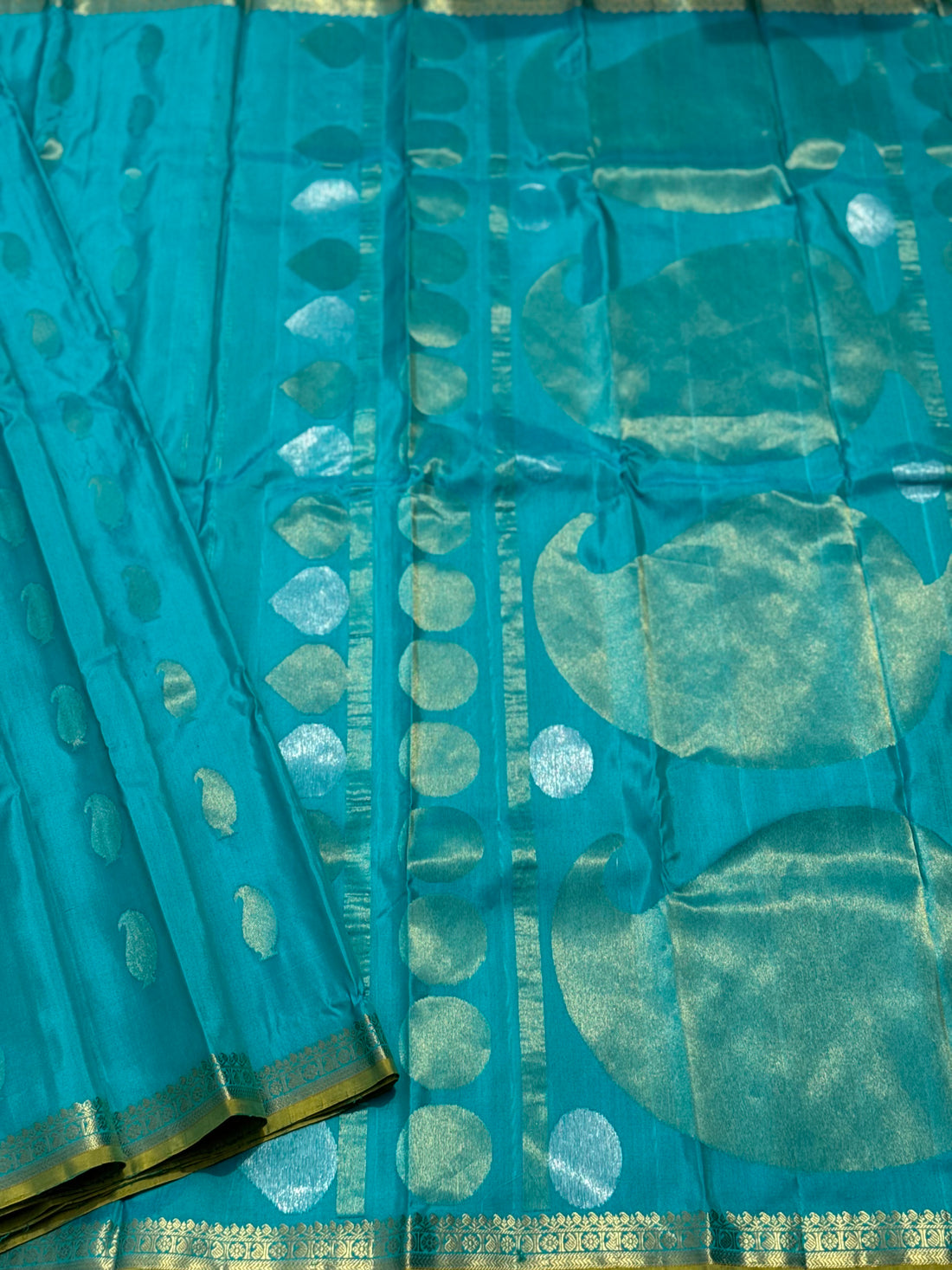 Handwoven kuttu gadwal silk saree with zari floating weave inspired from ettukol