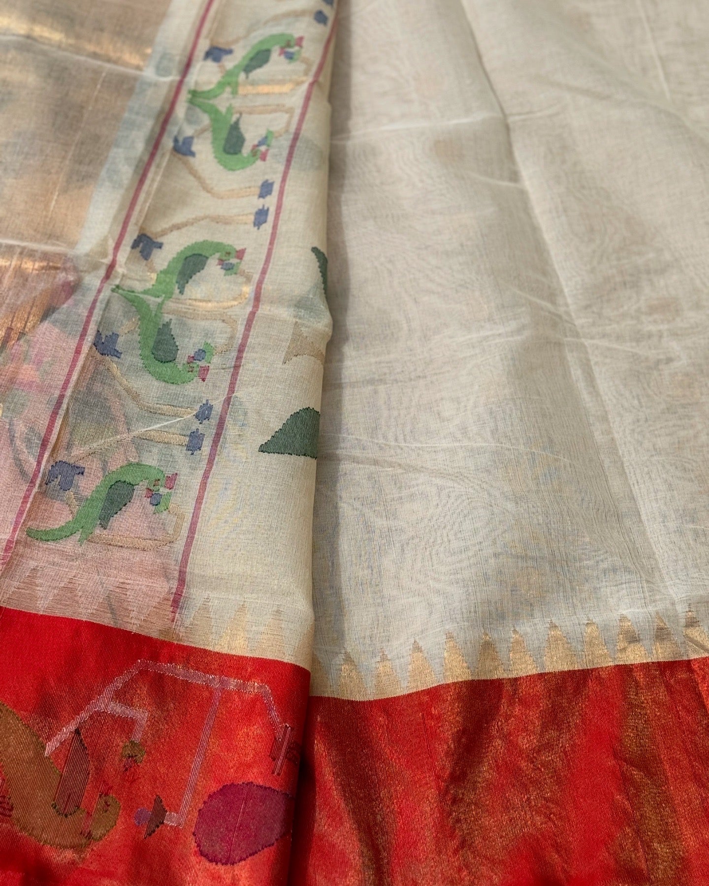 A DESIGNER EXCLUSIVE JAAL WEAVE PONDURU KHADHI WITH TISSUE MUNIYA PAITHANI BORDER WITH PARROT PEACOCK