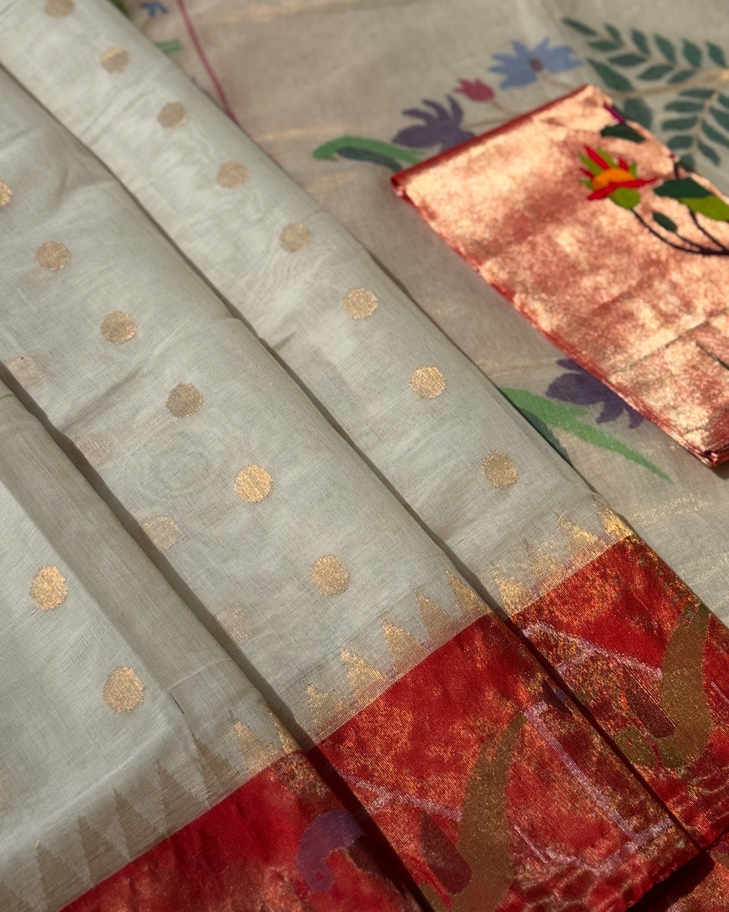 A DESIGNER EXCLUSIVE JAAL WEAVE PONDURU KHADHI WITH TISSUE MUNIYA PAITHANI BORDER WITH PARROT PEACOCK