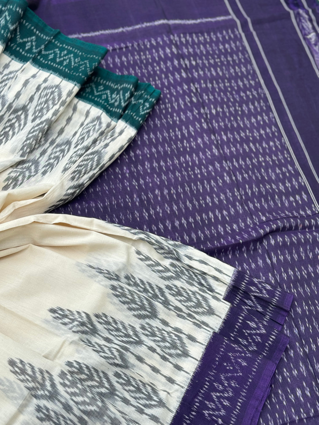 Ivory white with Ganga jamuna border handwoven weft single ikkat cotton saree