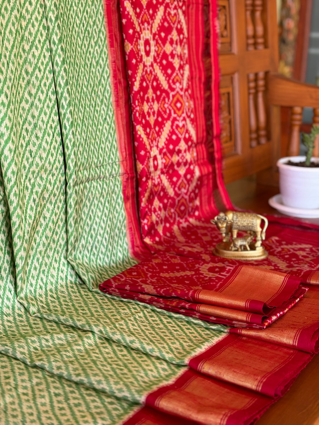 handwoven tie dyed lehariya pattern raw silk ikkat saree