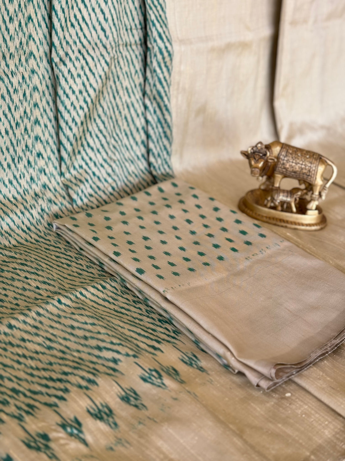 handwoven tie dyed lehariya pattern raw silk ikkat saree