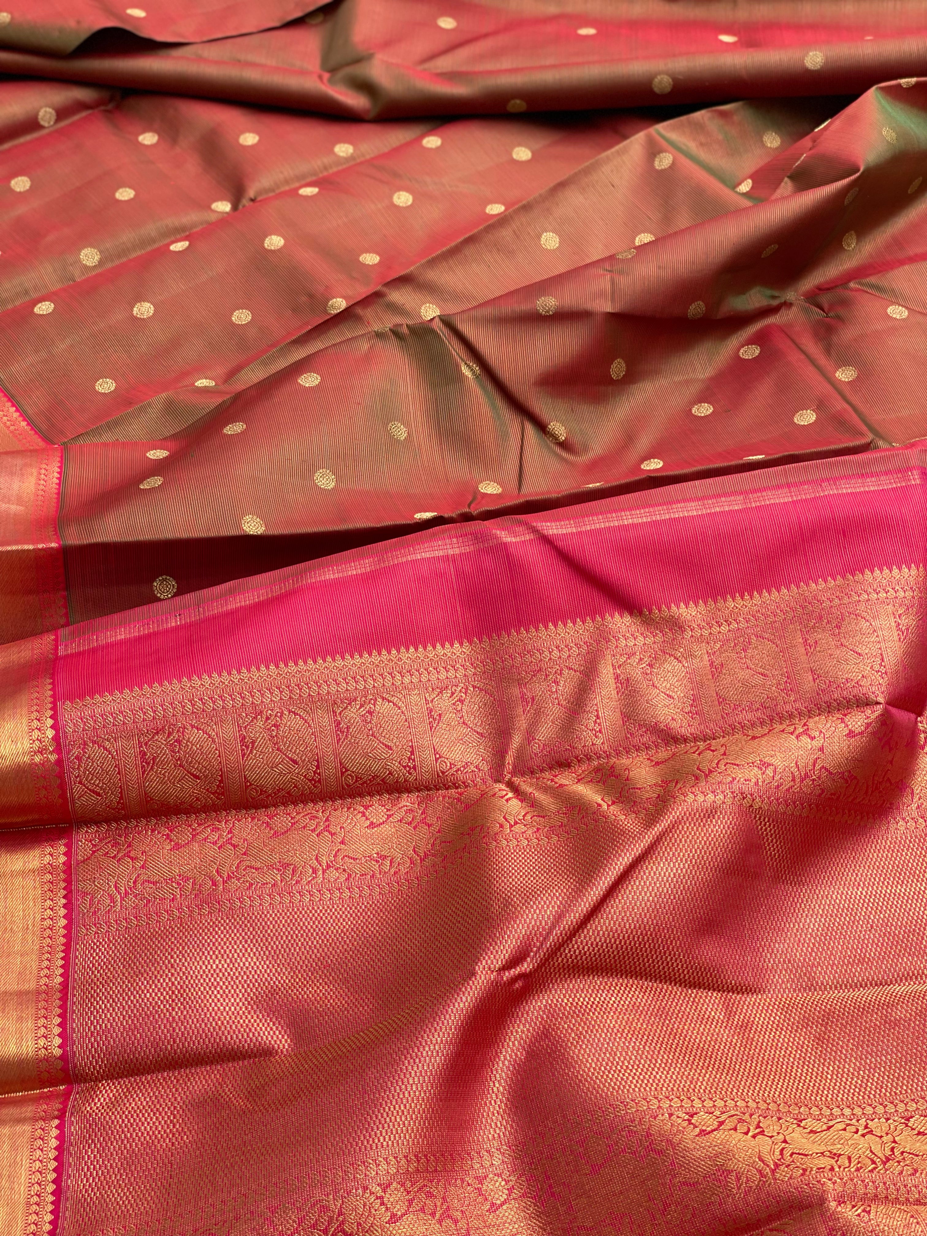 Vairaoosi Kanchivaram silk Saree in Maanthulir Shade