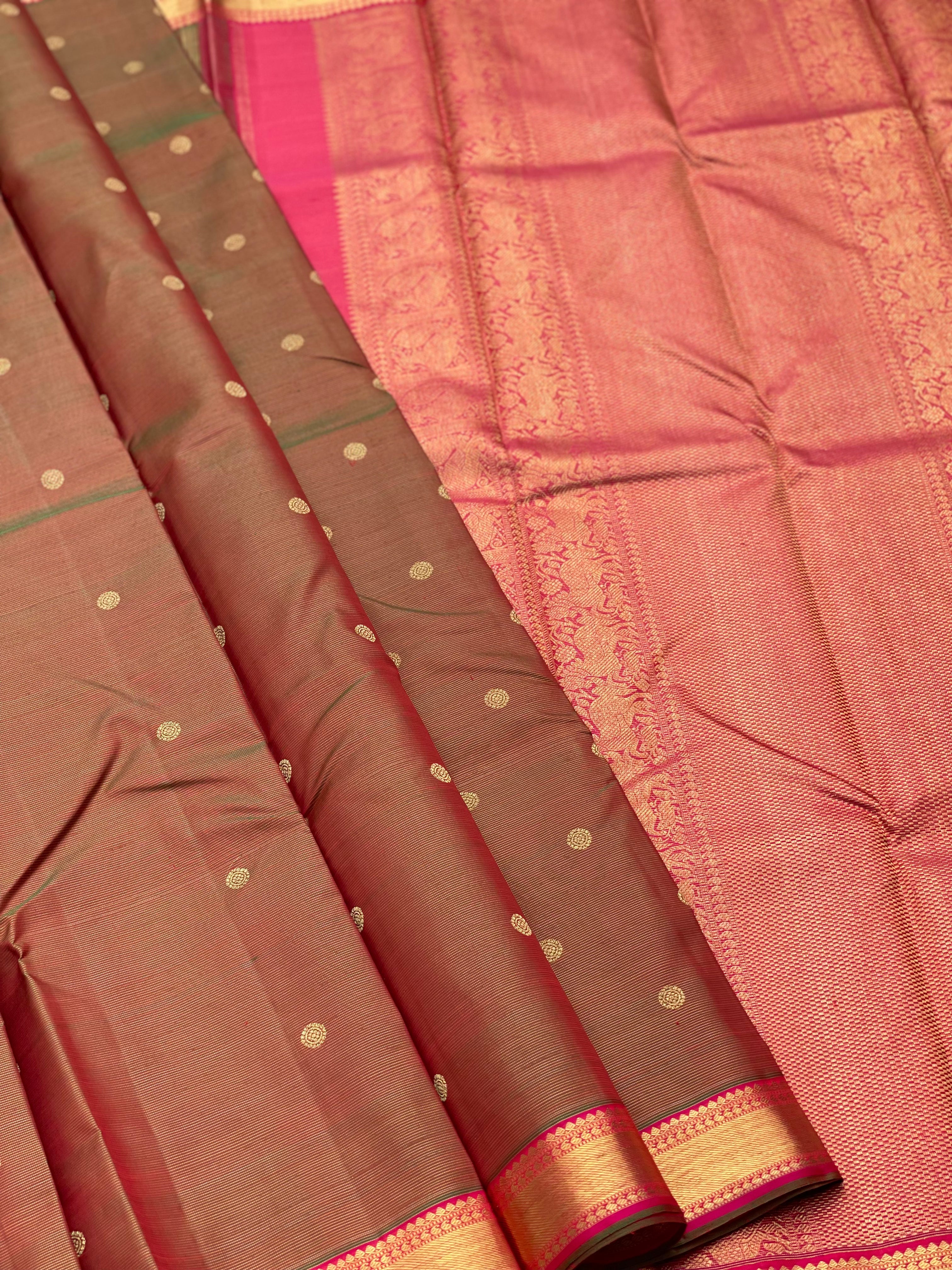 Vairaoosi Kanchivaram silk Saree in Maanthulir Shade