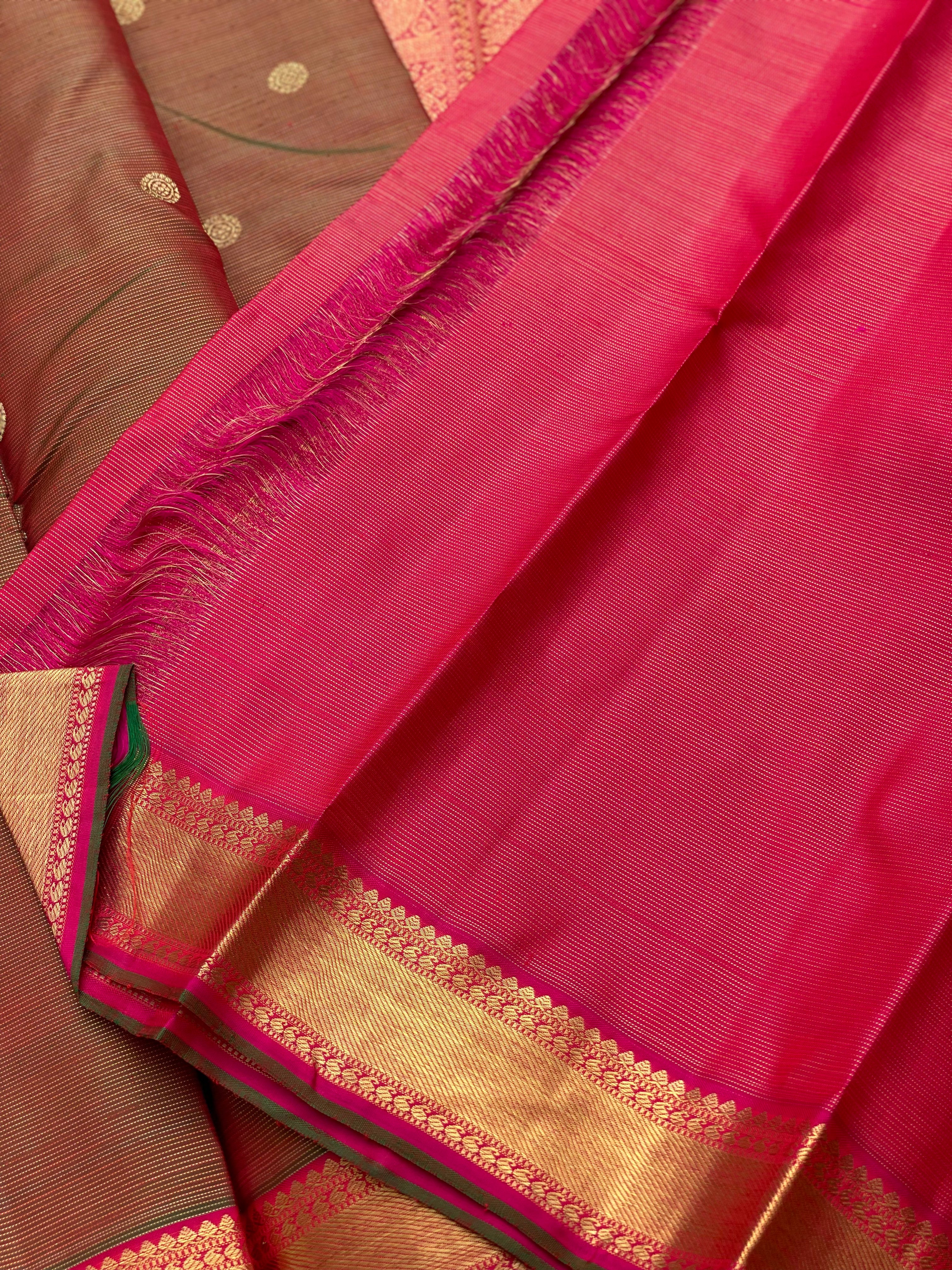 Vairaoosi Kanchivaram silk Saree in Maanthulir Shade