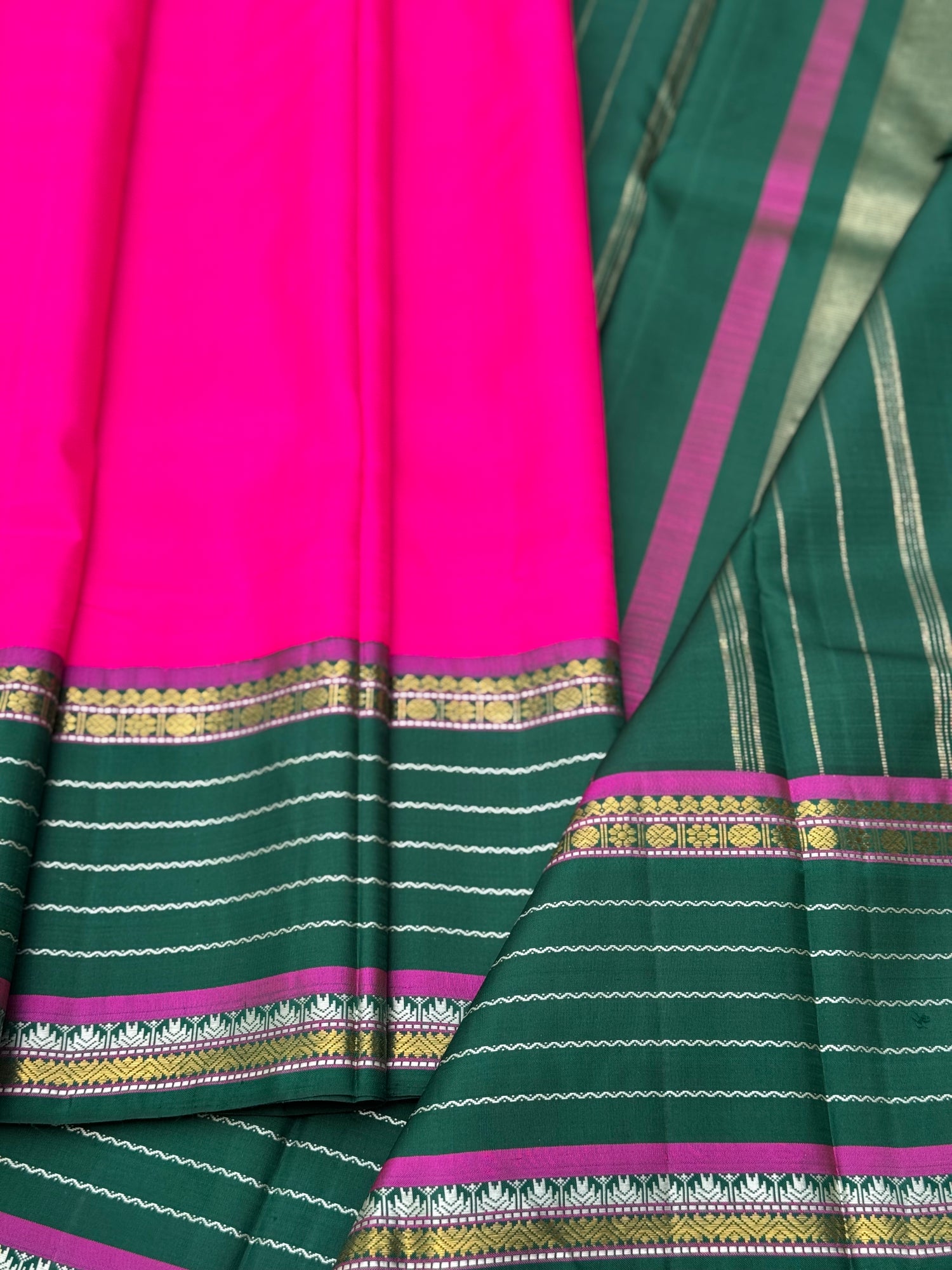 The masterfully crafted neli veldhari Kanchivaram silk saree features subtle pattu rose pink