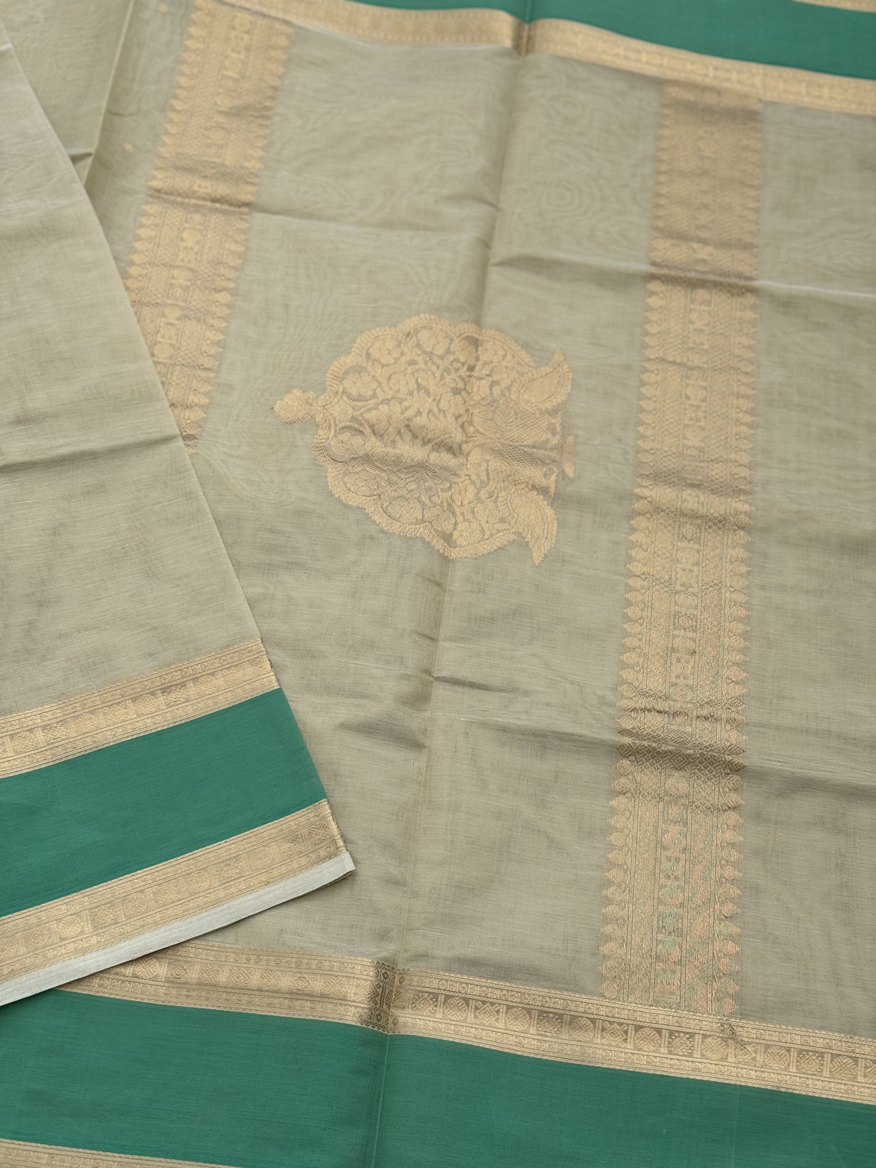 A gorgeous ivory gold shade handwoven Kanchi  silk cotton saree